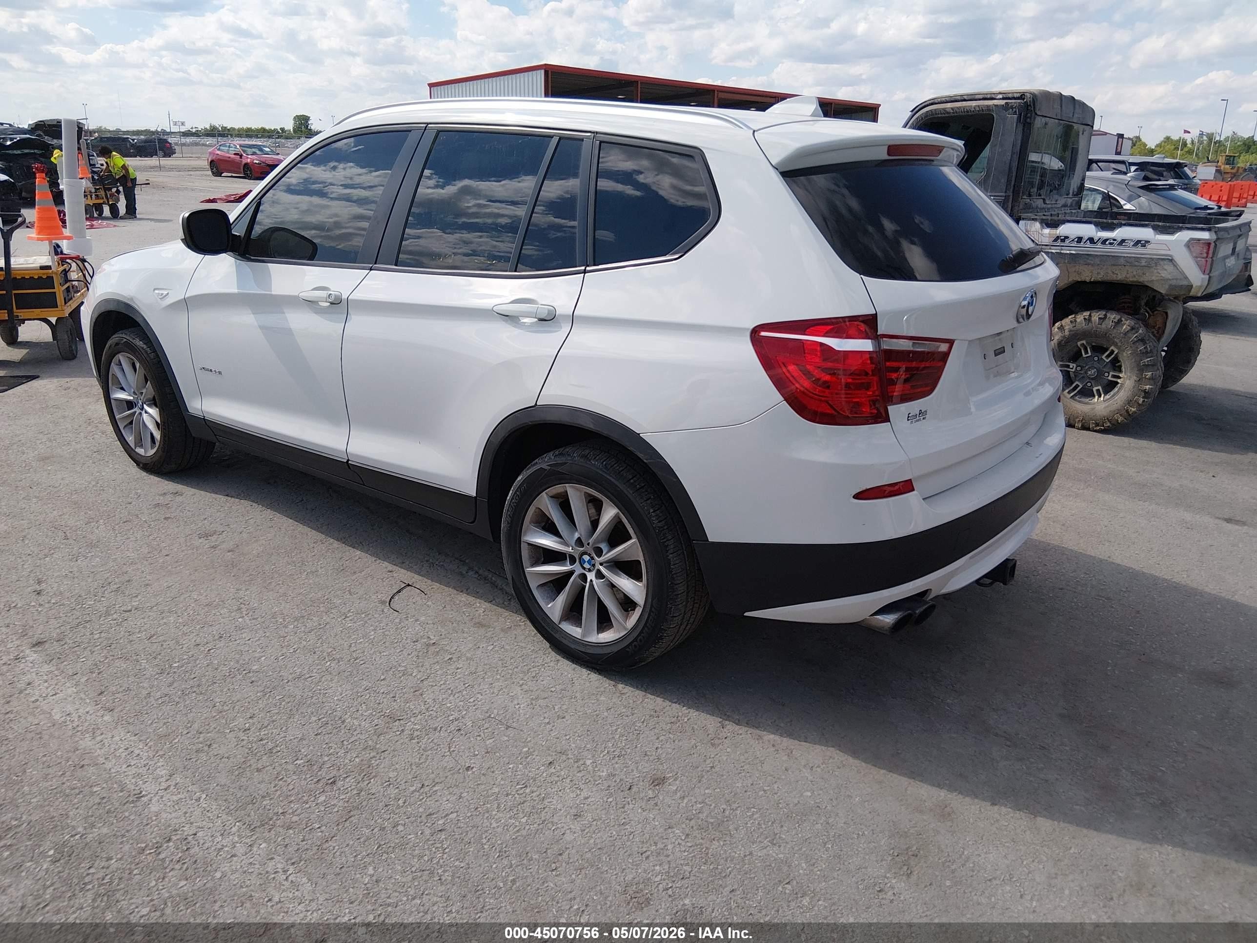 2013 Bmw X3 Xdrive28i White vin: 5UXWX9C58D0A08100