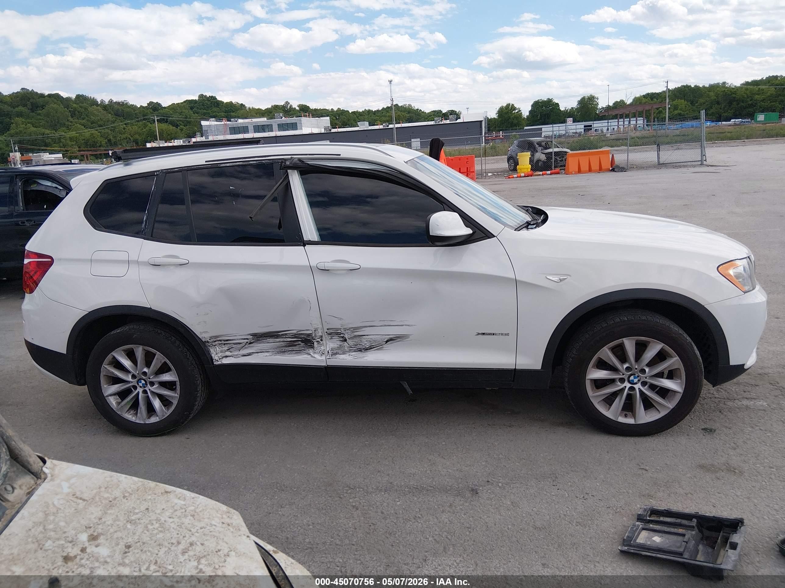 2013 Bmw X3 Xdrive28i White vin: 5UXWX9C58D0A08100