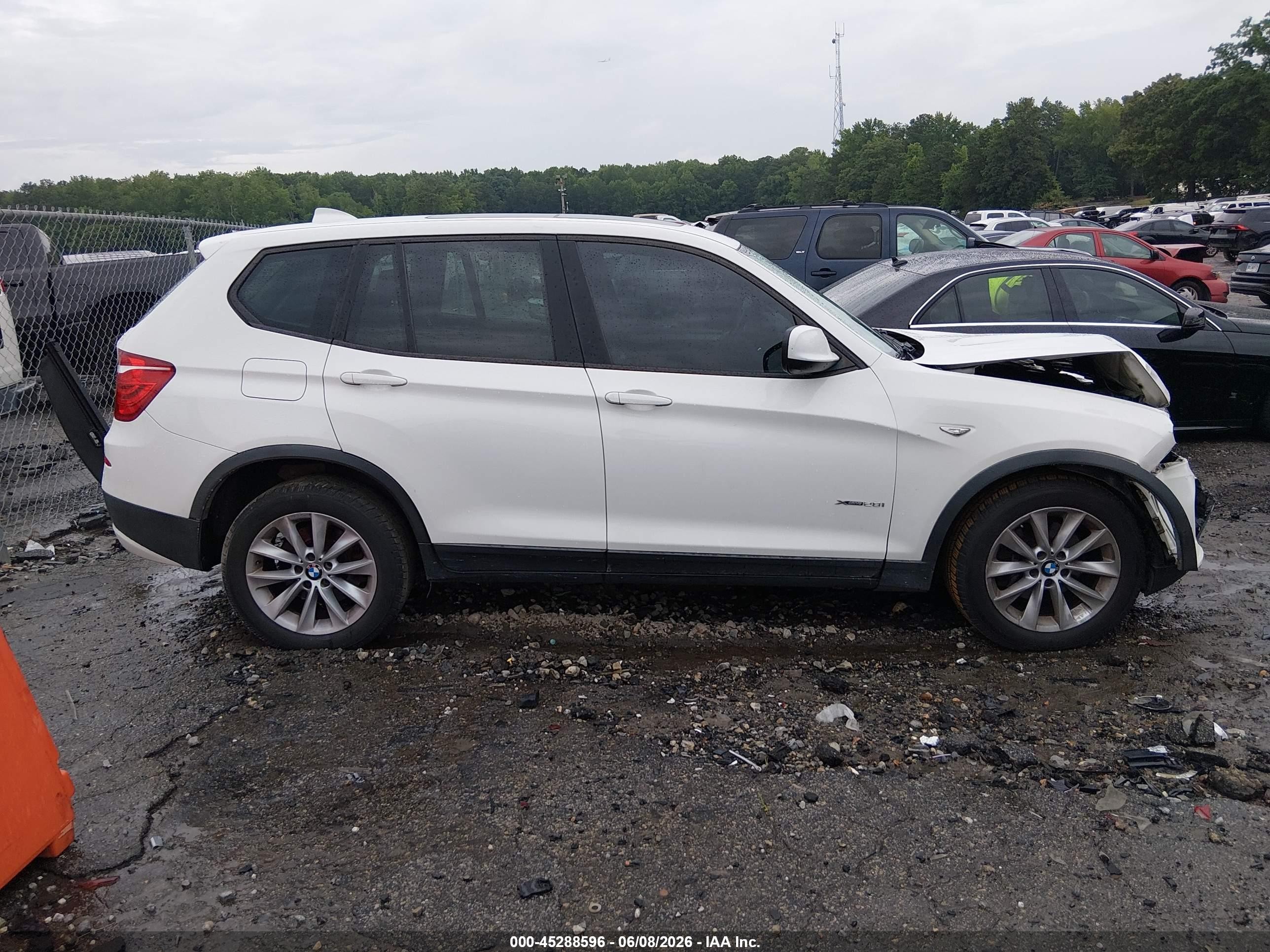 2013 Bmw X3 Xdrive28i White vin: 5UXWX9C59D0A11037