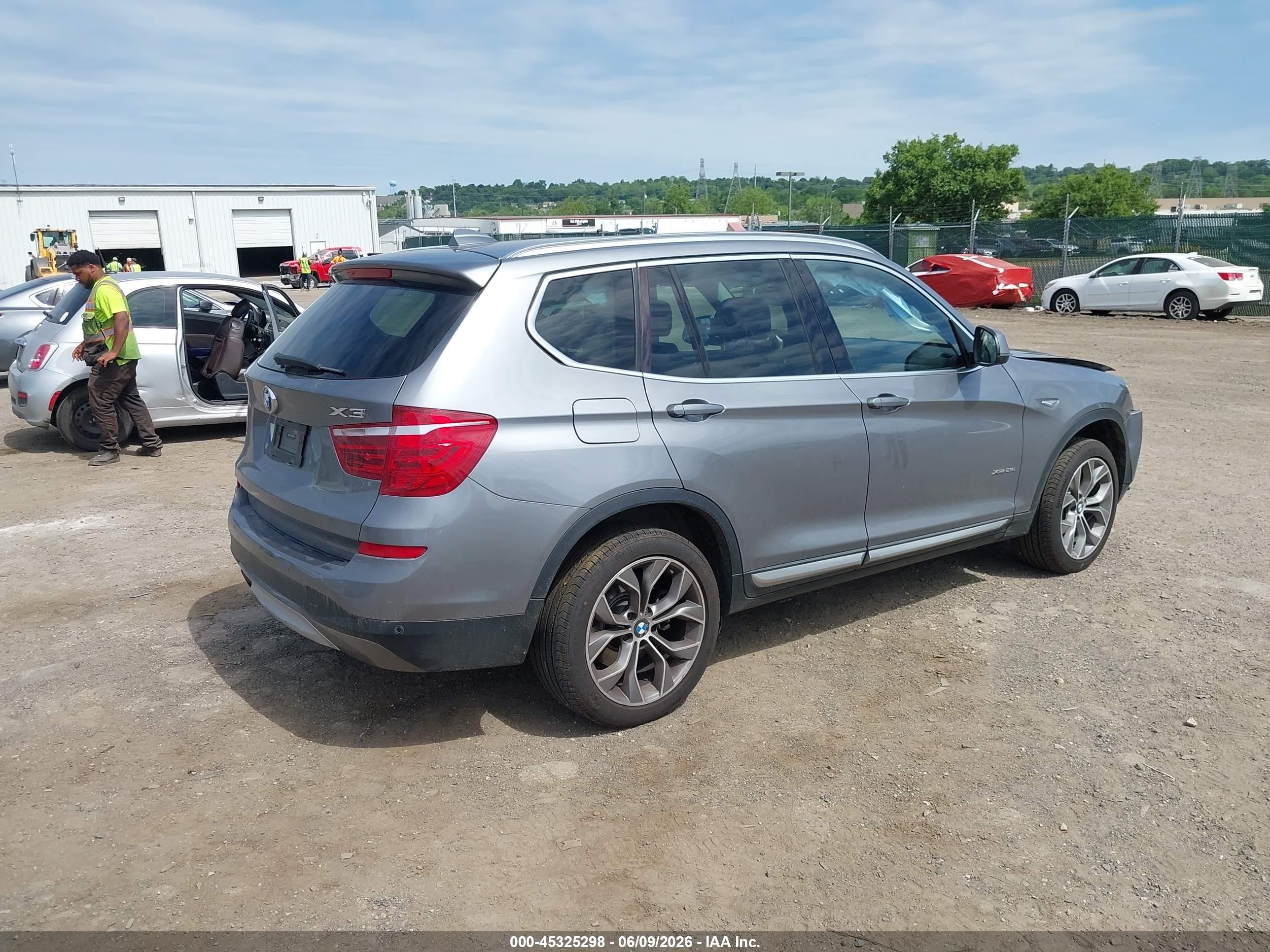 2015 Bmw X3 Xdrive28i Silver vin: 5UXWX9C5XF0D44818