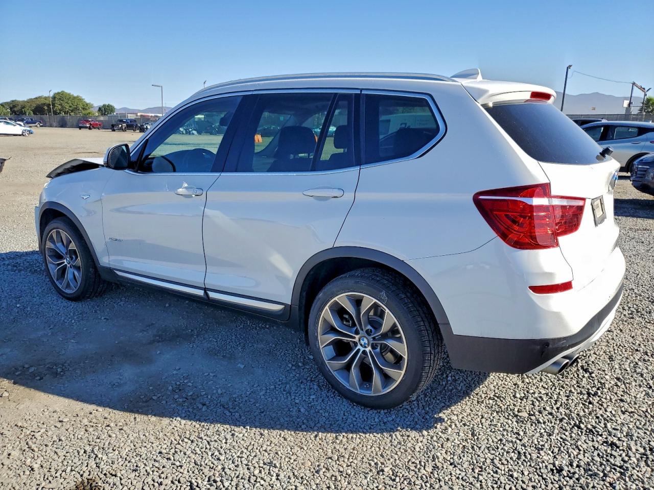 2015 Bmw X3 Sdrive28i White vin: 5UXWZ7C51F0F75654