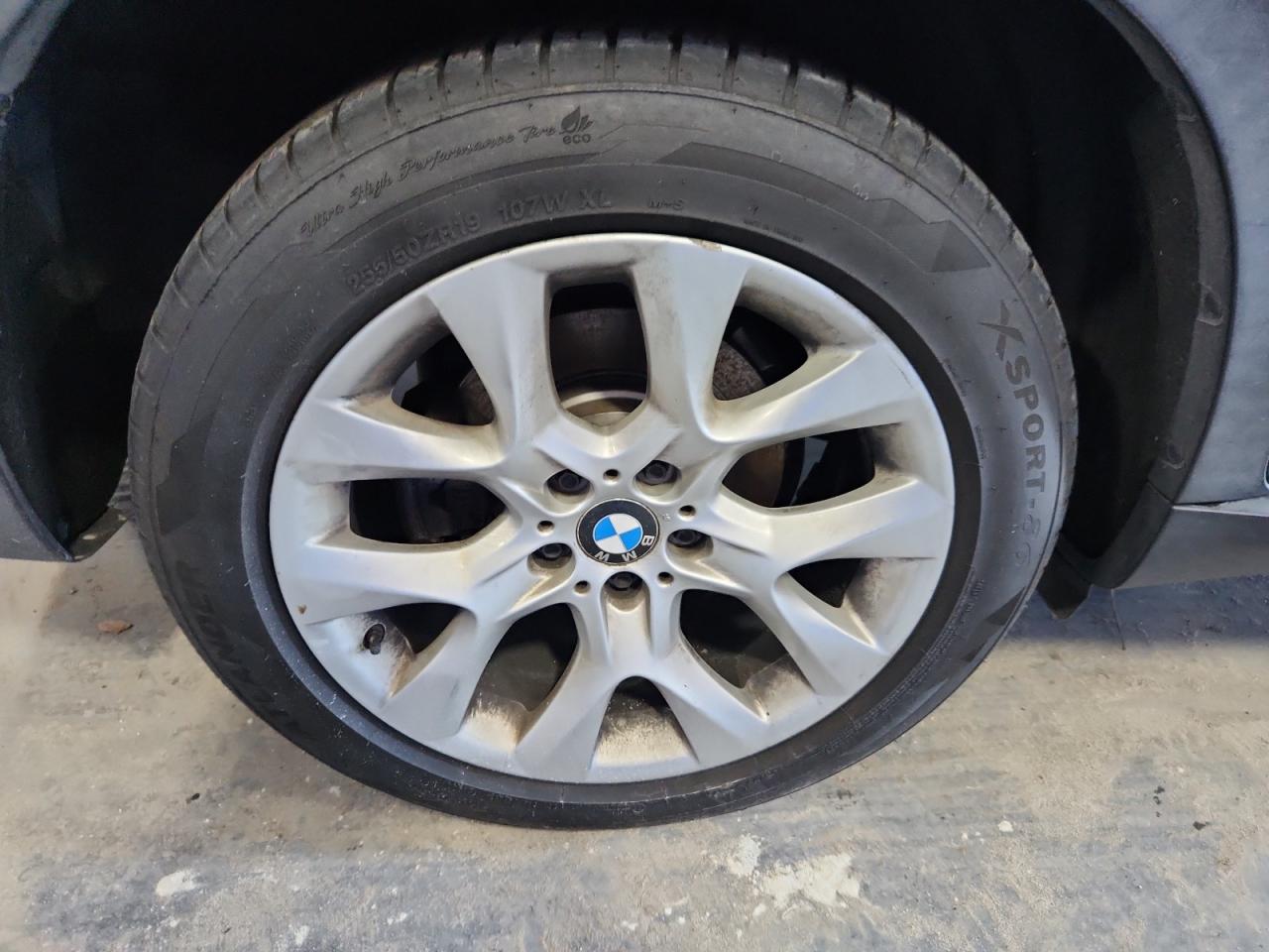 2013 Bmw X5 Xdrive35i White vin: 5UXZV4C52D0G52407 Damage: Right Rear Wheel, Curb Rash, 2 To 3 Inches