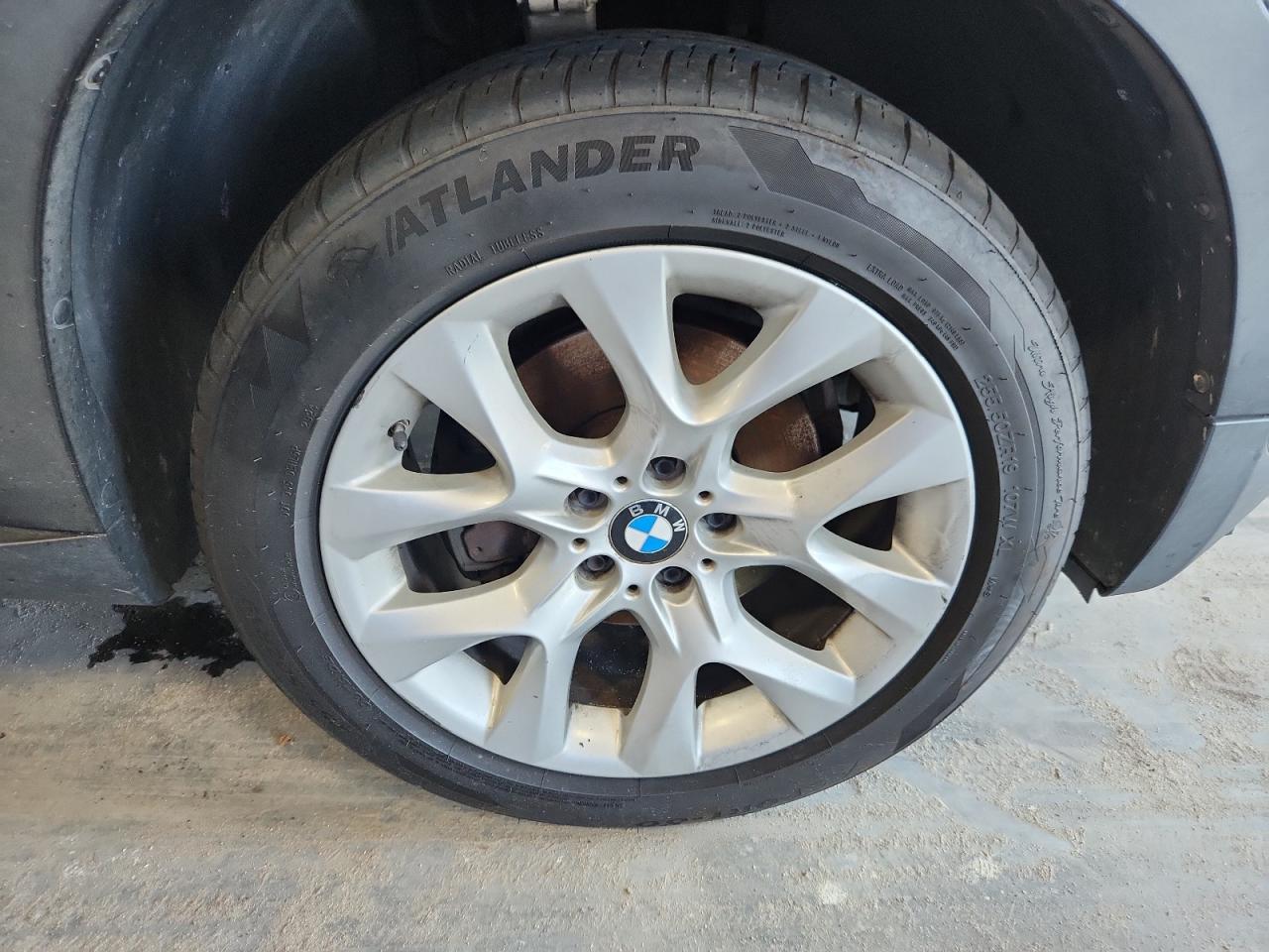 2013 Bmw X5 Xdrive35i White vin: 5UXZV4C52D0G52407 Damage: Right Front Wheel, Curb Rash, 2 To 3 Inches