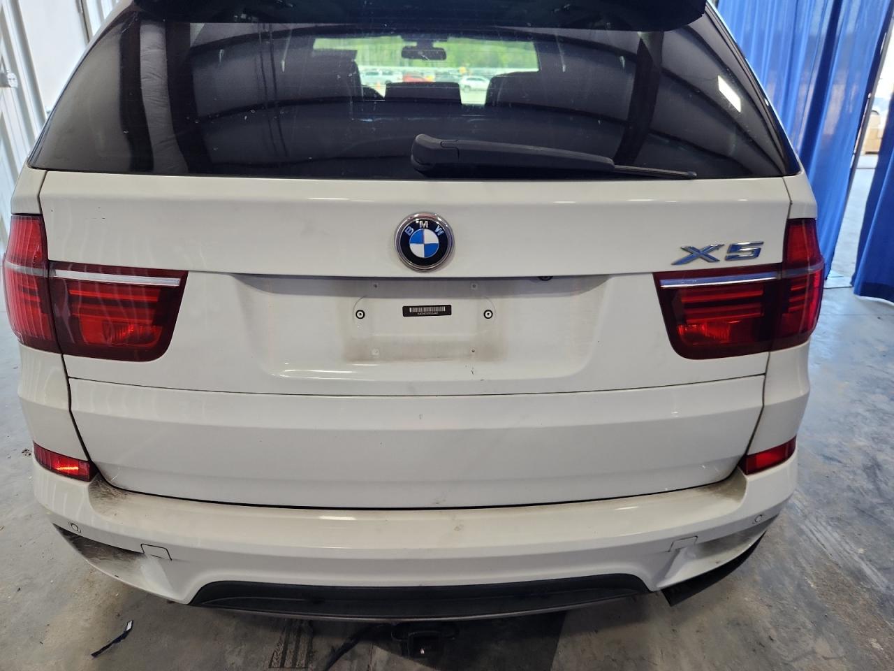 2013 Bmw X5 Xdrive35i White vin: 5UXZV4C52D0G52407 Damage: Lift Gate, Heavy Scratch, 1 To 2 Inches