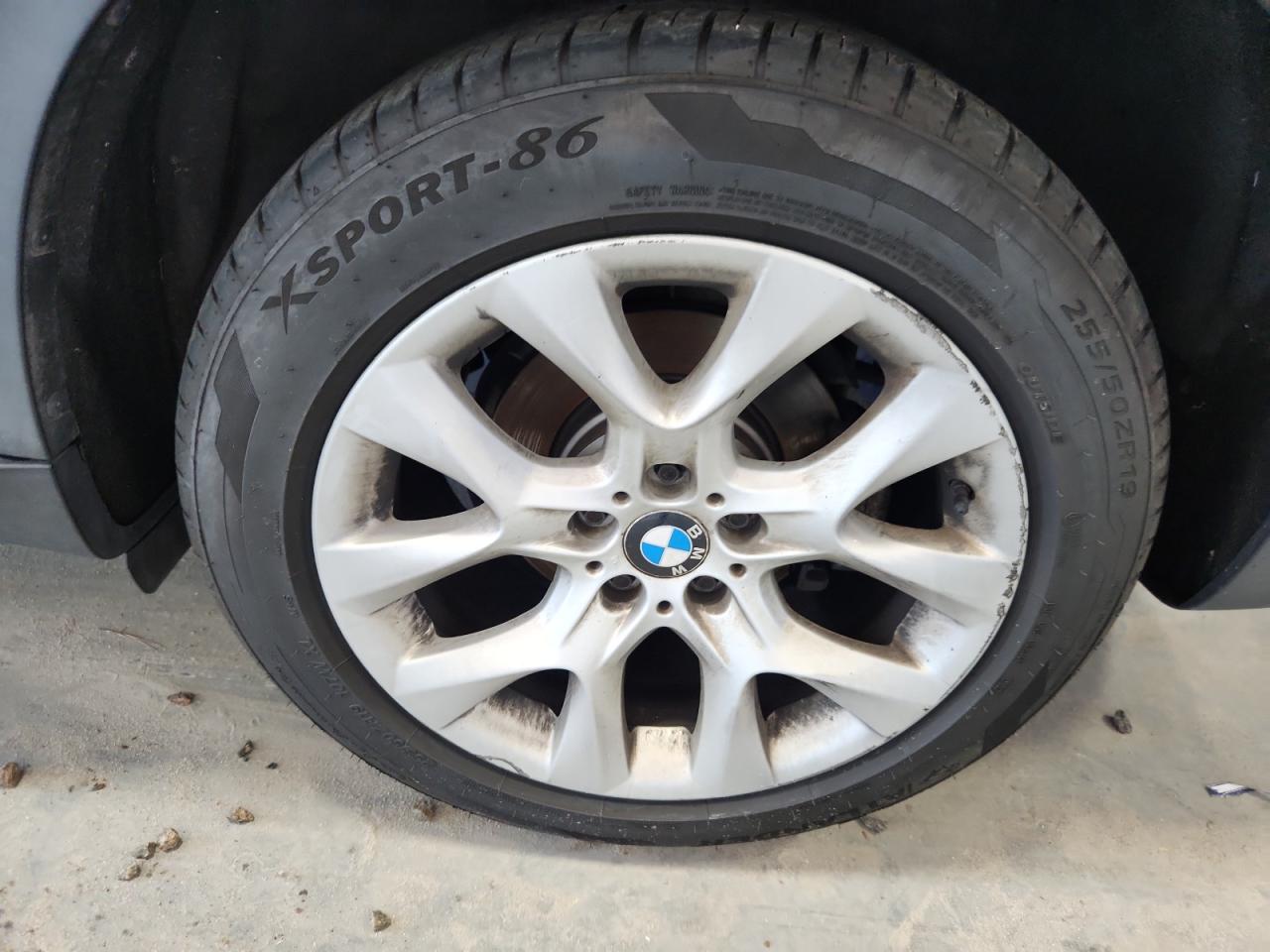 2013 Bmw X5 Xdrive35i White vin: 5UXZV4C52D0G52407 Damage: Left Rear Wheel, Curb Rash, > 12 Inches