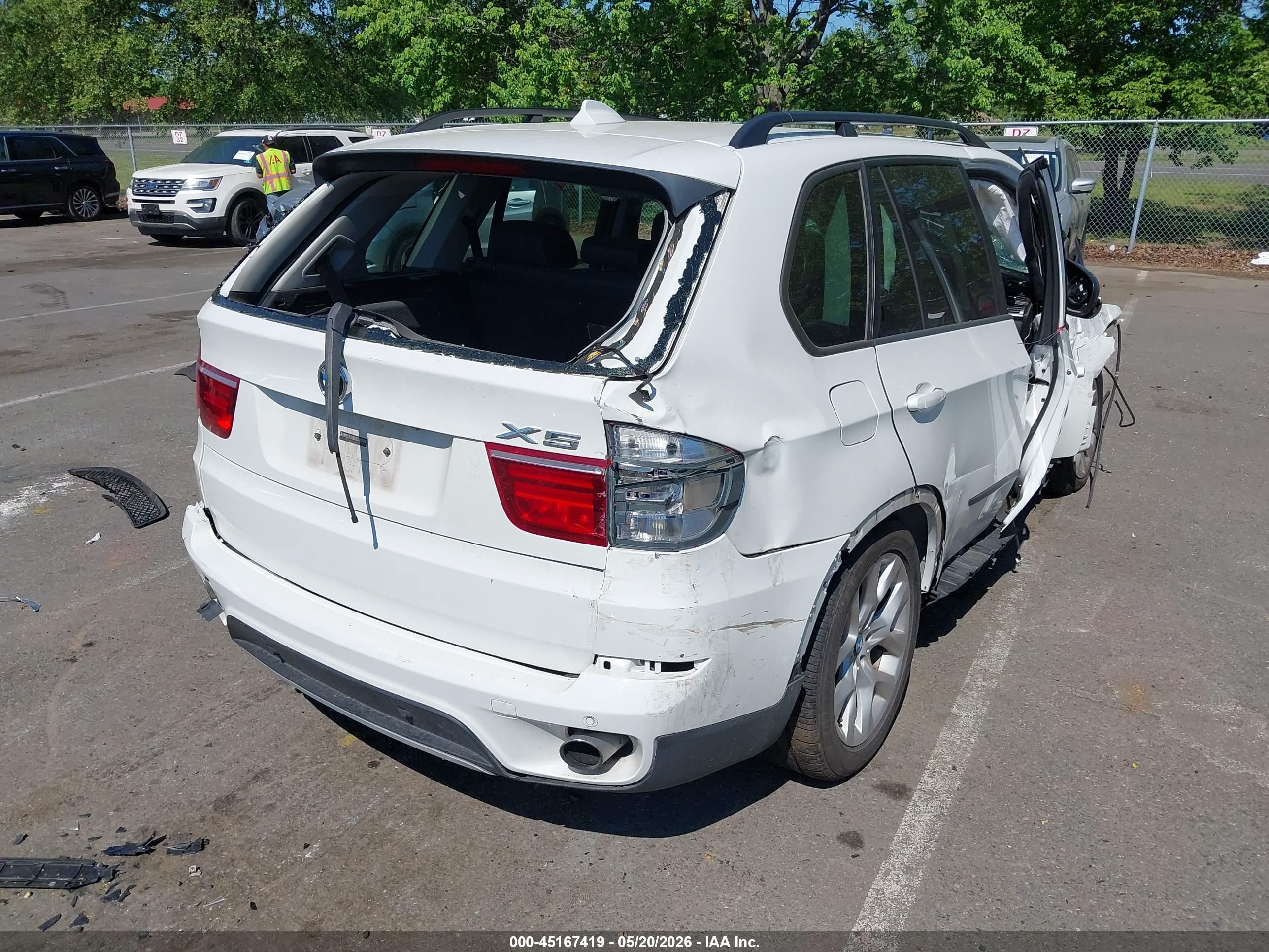 2011 Bmw X5   White vin: 5UXZV4C53BL406457