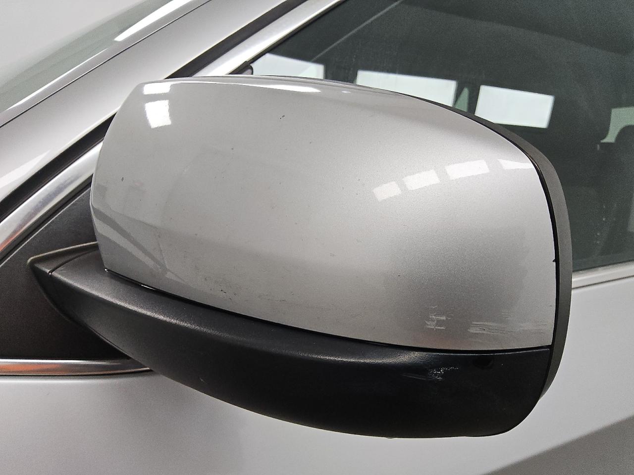 2013 Bmw X5 Xdrive35i Silver vin: 5UXZV4C53D0E00908 Damage: Lf Mirror Cover, Light Scratch, 2 To 3 Inches