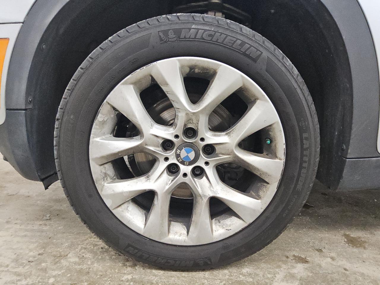 2013 Bmw X5 Xdrive35i Silver vin: 5UXZV4C53D0E00908 Damage: Left Front Wheel, Curb Rash, 5 To 6 Inches