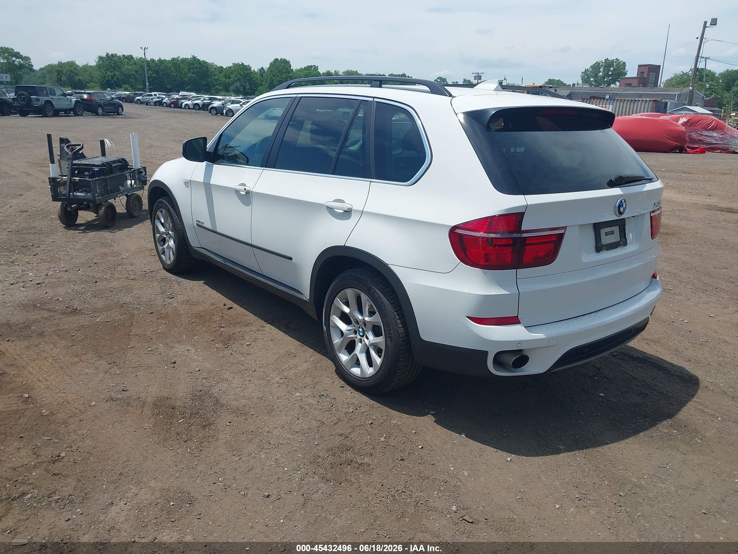 2013 Bmw X5 Xdrive35i/xdrive35i Premium/xdrive35i Sport Activity White vin: 5UXZV4C53D0G56529