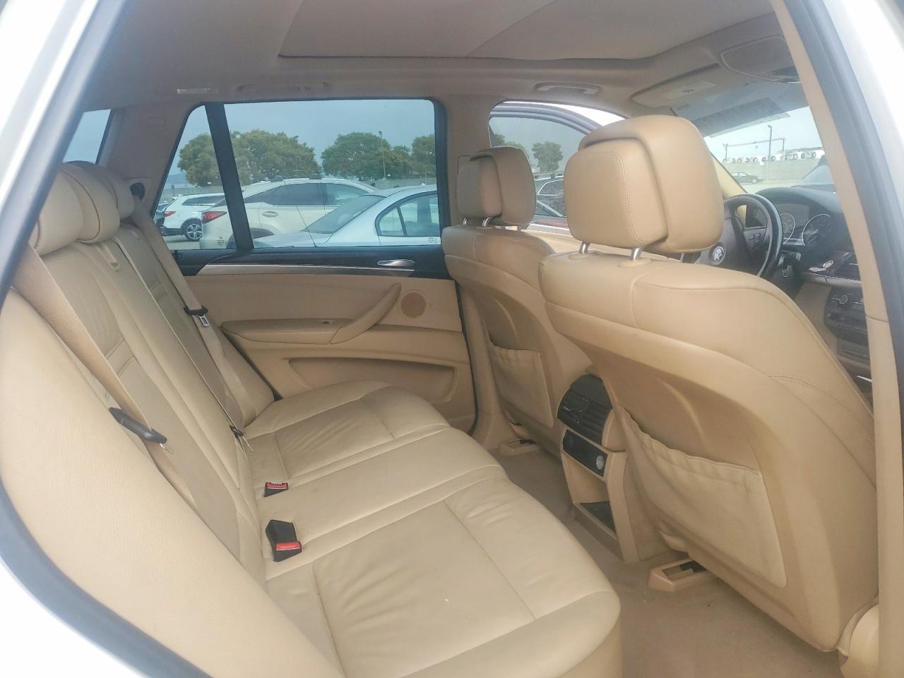 2011 Bmw X5 White vin: 5UXZV4C54BL742330