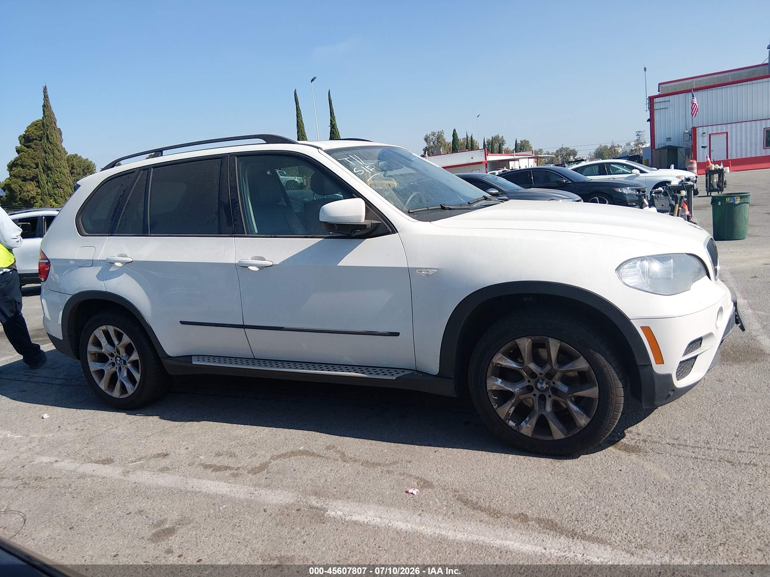 2011 Bmw X5 Xdrive35i/xdrive35i Premium/xdrive35i Sport Activity White vin: 5UXZV4C54BL743090