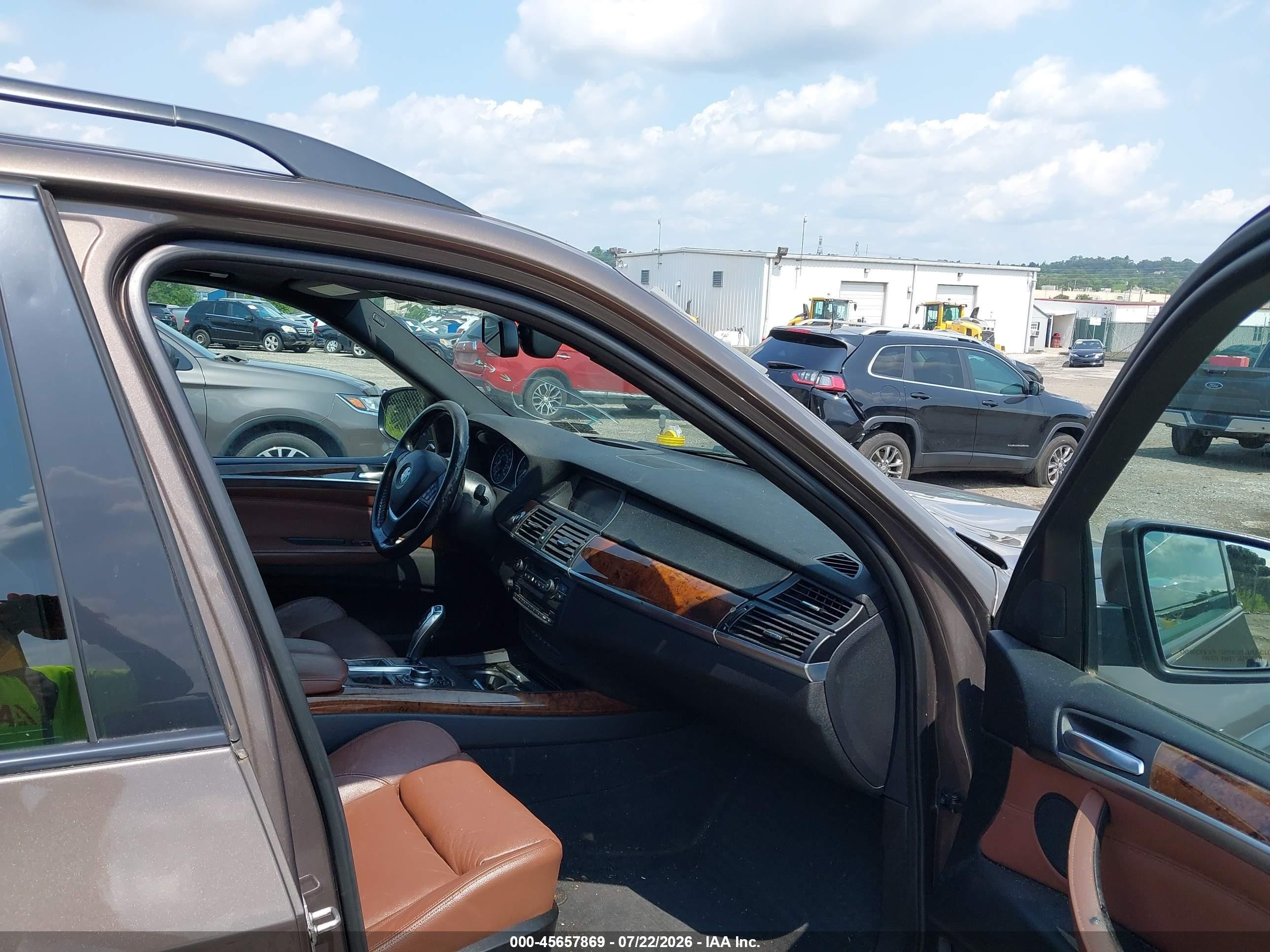 2013 Bmw X5 Бежевый vin: 5UXZV4C54DL993108