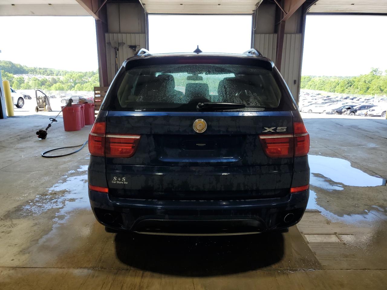 2013 Bmw X5 Xdrive35i Blue vin: 5UXZV4C56D0B14700 Damage: Rear Emblem, Broken, Replacement Required