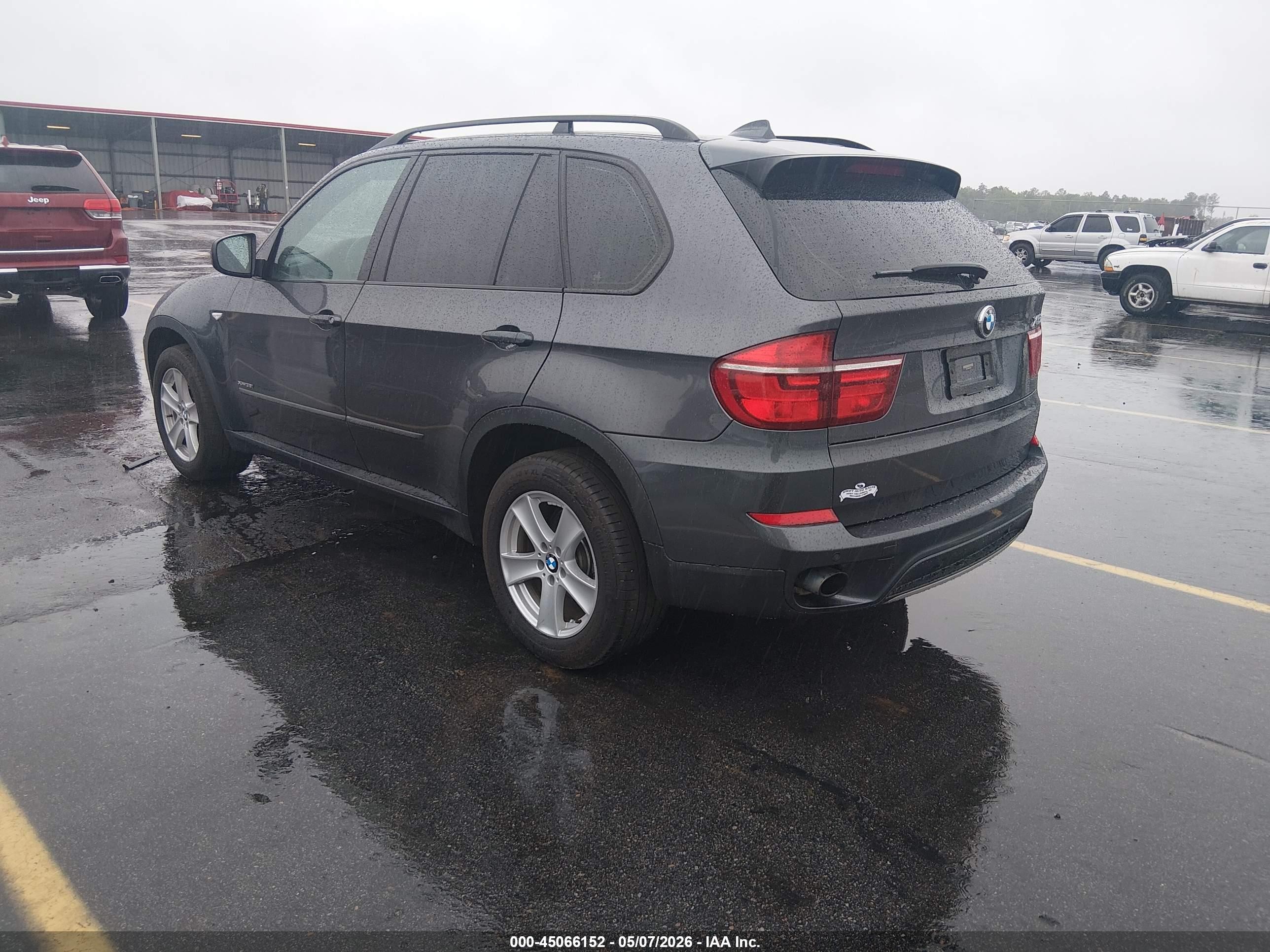 2013 Bmw X5   Серый vin: 5UXZV4C56DL992929