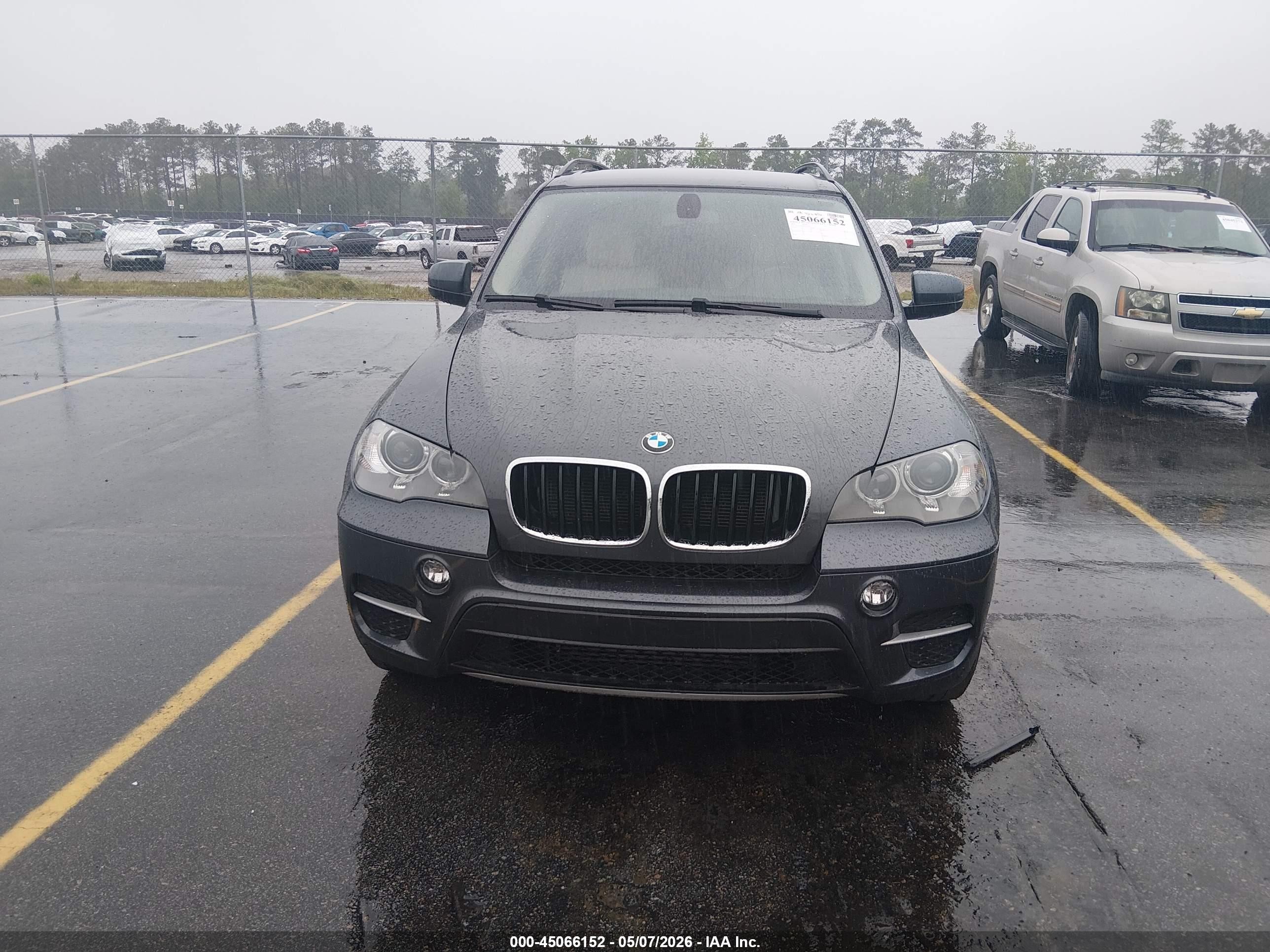 2013 Bmw X5   Серый vin: 5UXZV4C56DL992929