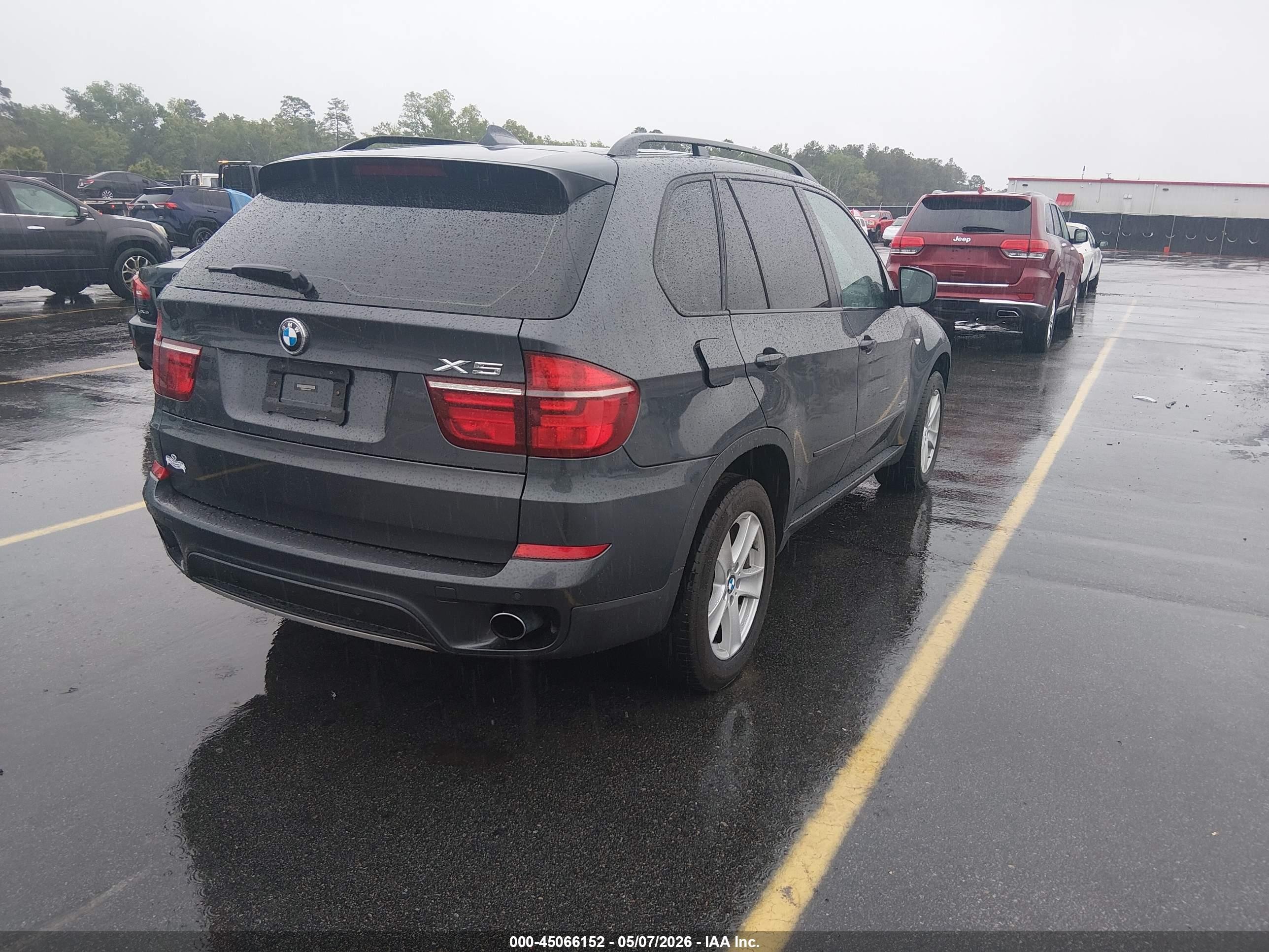2013 Bmw X5   Серый vin: 5UXZV4C56DL992929