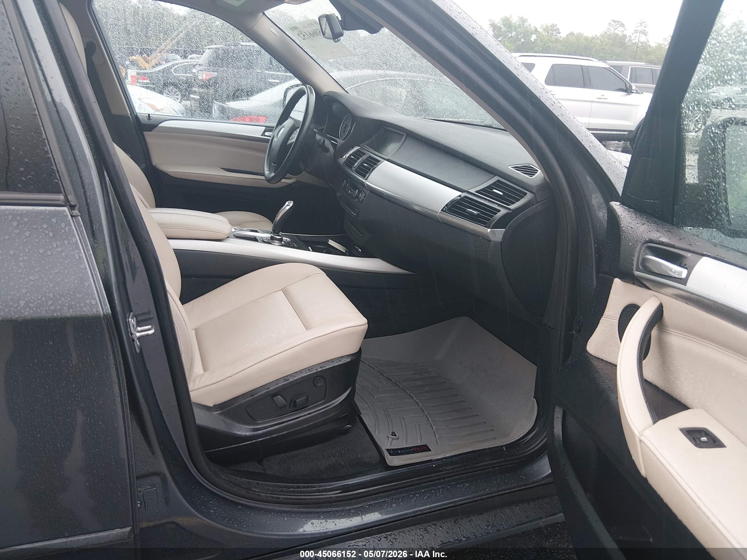 2013 Bmw X5   Серый vin: 5UXZV4C56DL992929