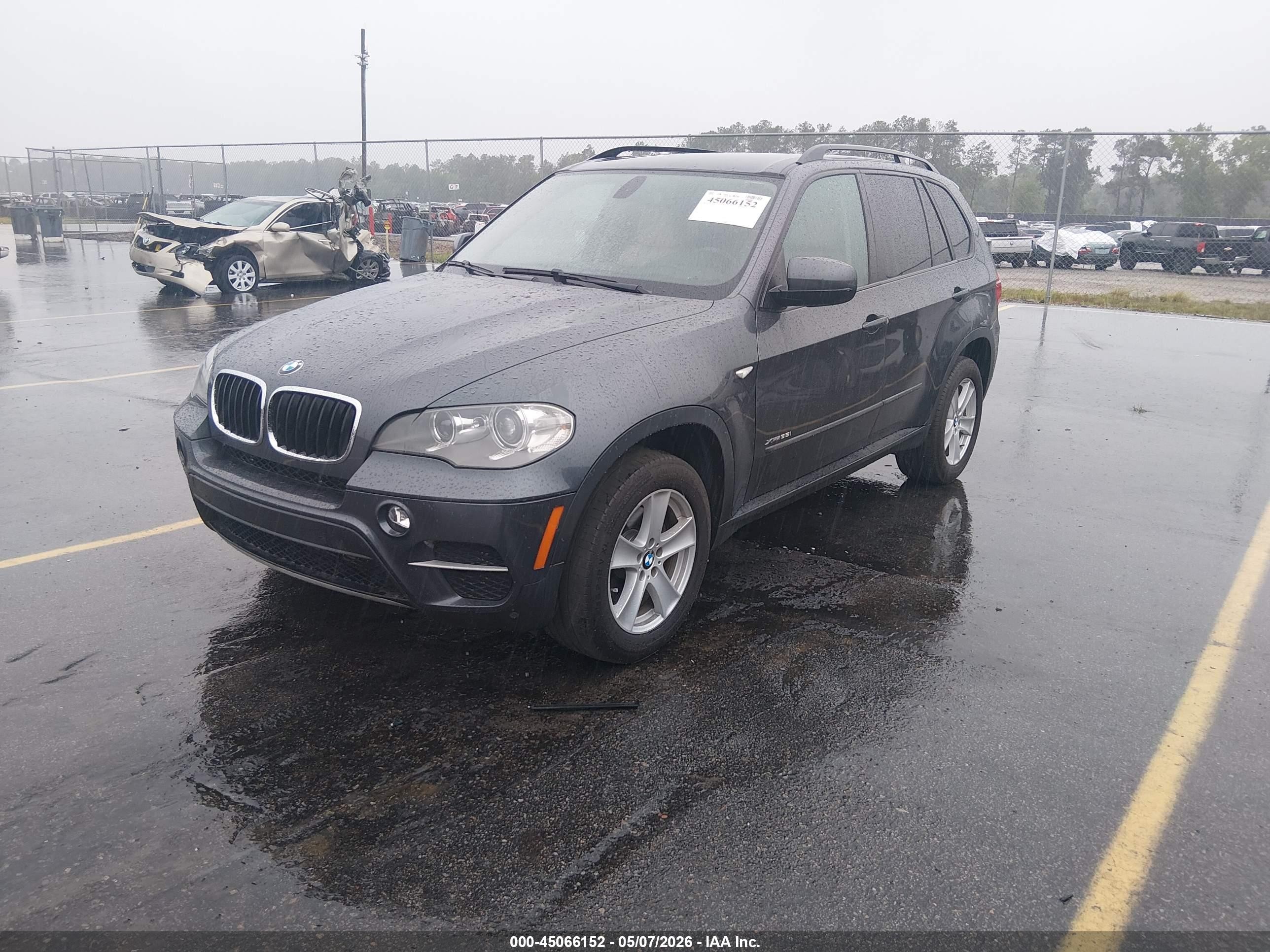 2013 Bmw X5   Серый vin: 5UXZV4C56DL992929