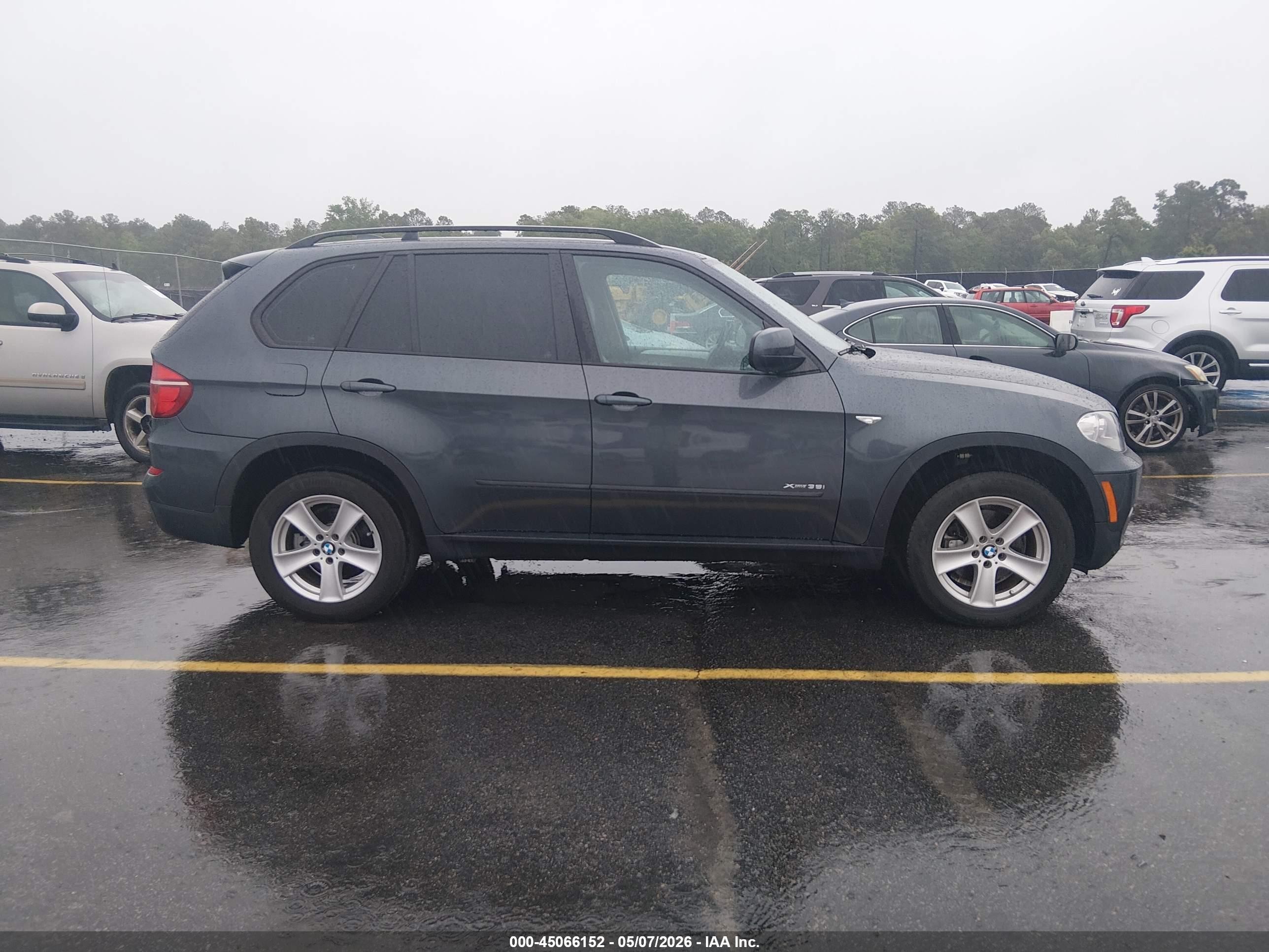 2013 Bmw X5   Серый vin: 5UXZV4C56DL992929