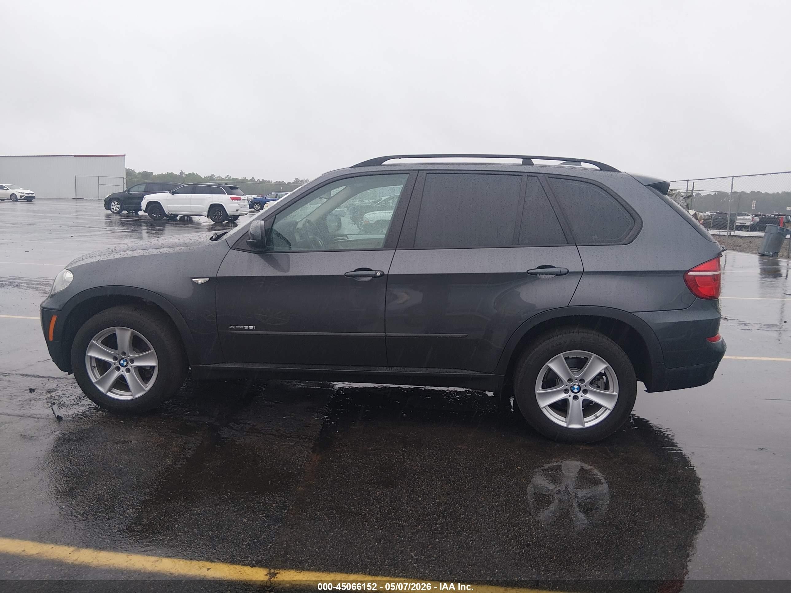 2013 Bmw X5   Серый vin: 5UXZV4C56DL992929
