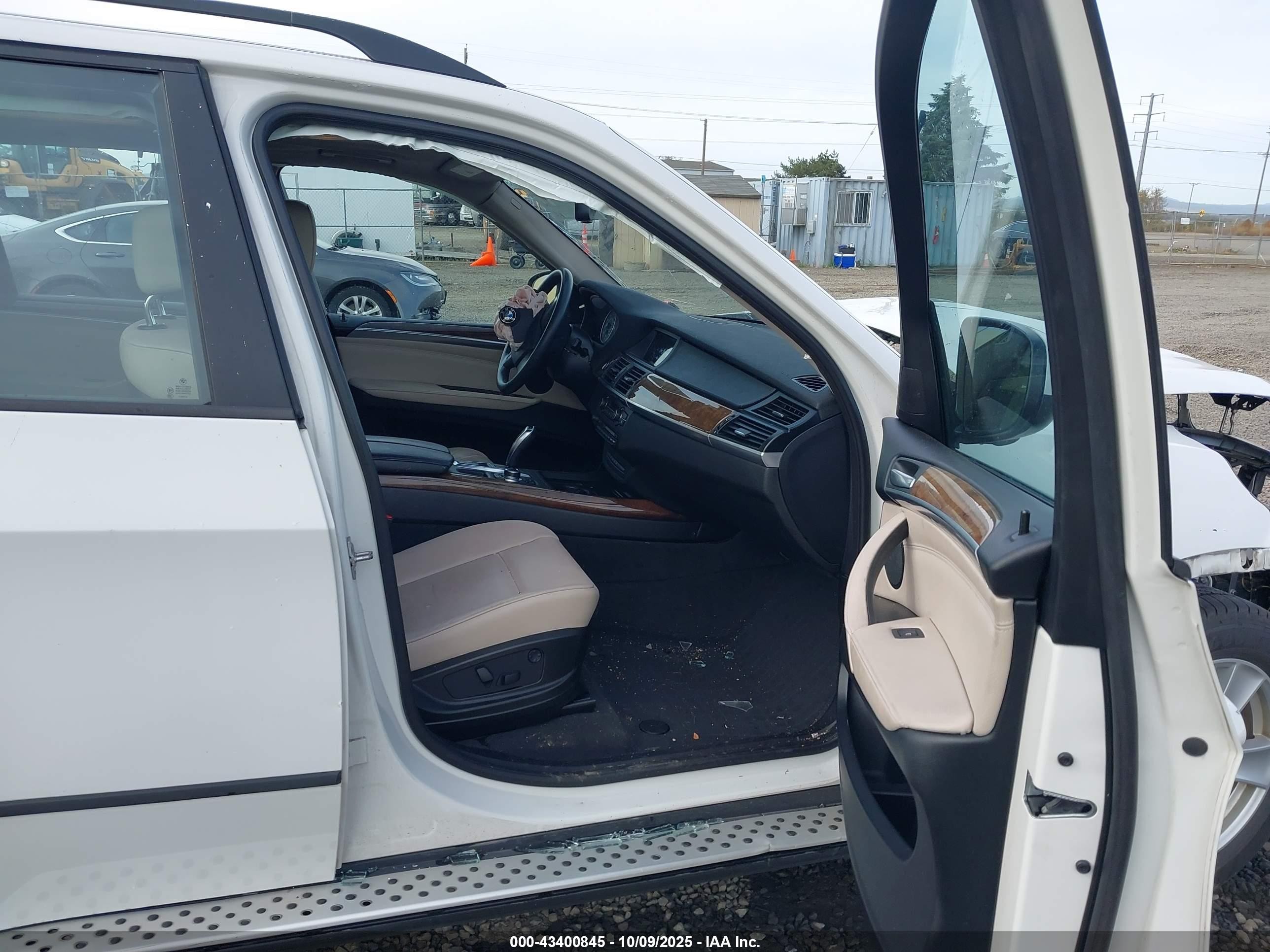 2013 Bmw X5 Xdrive35i/xdrive35i Premium/xdrive35i Sport Activity White vin: 5UXZV4C57D0B00367