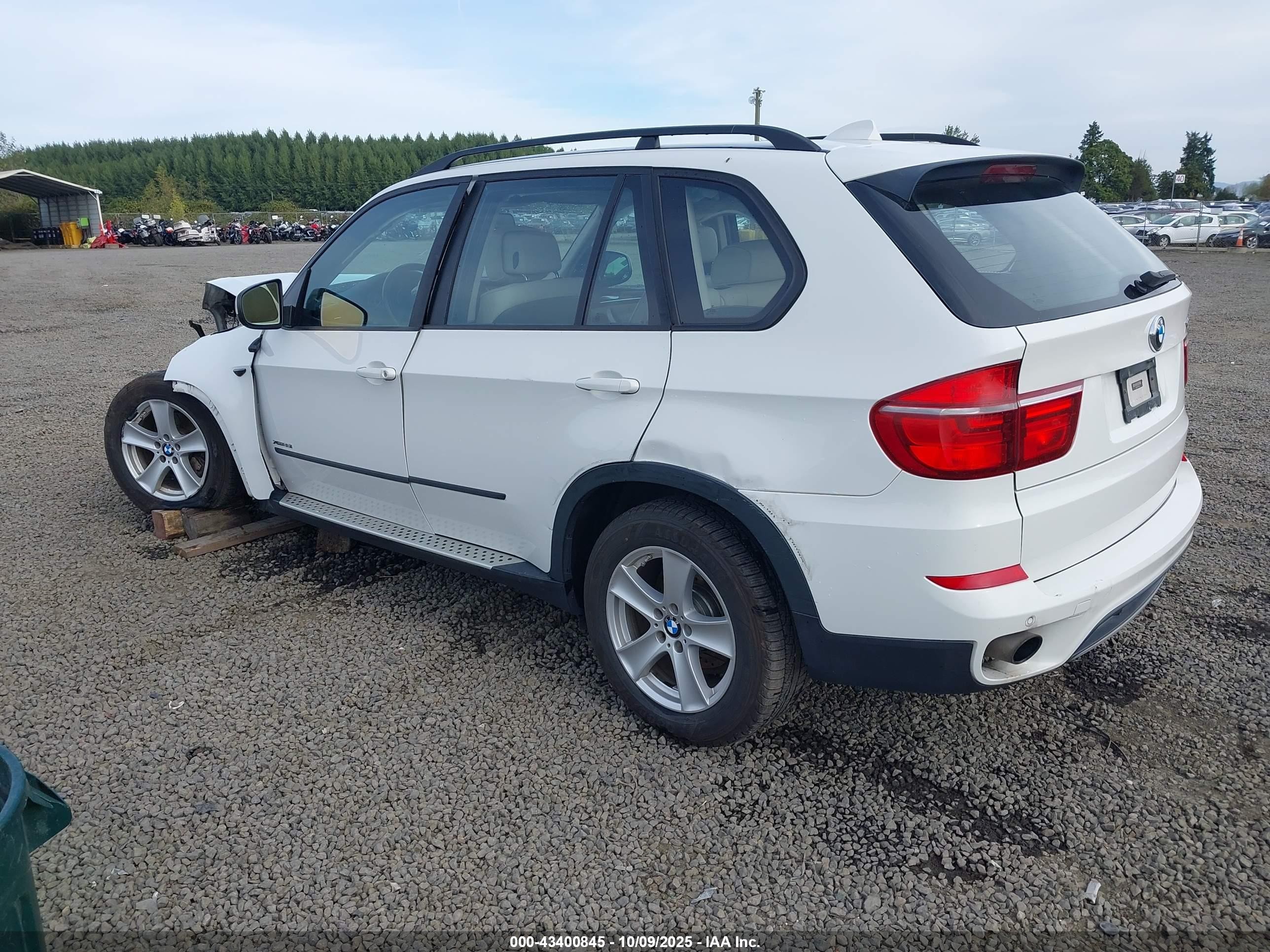 2013 Bmw X5 Xdrive35i/xdrive35i Premium/xdrive35i Sport Activity White vin: 5UXZV4C57D0B00367