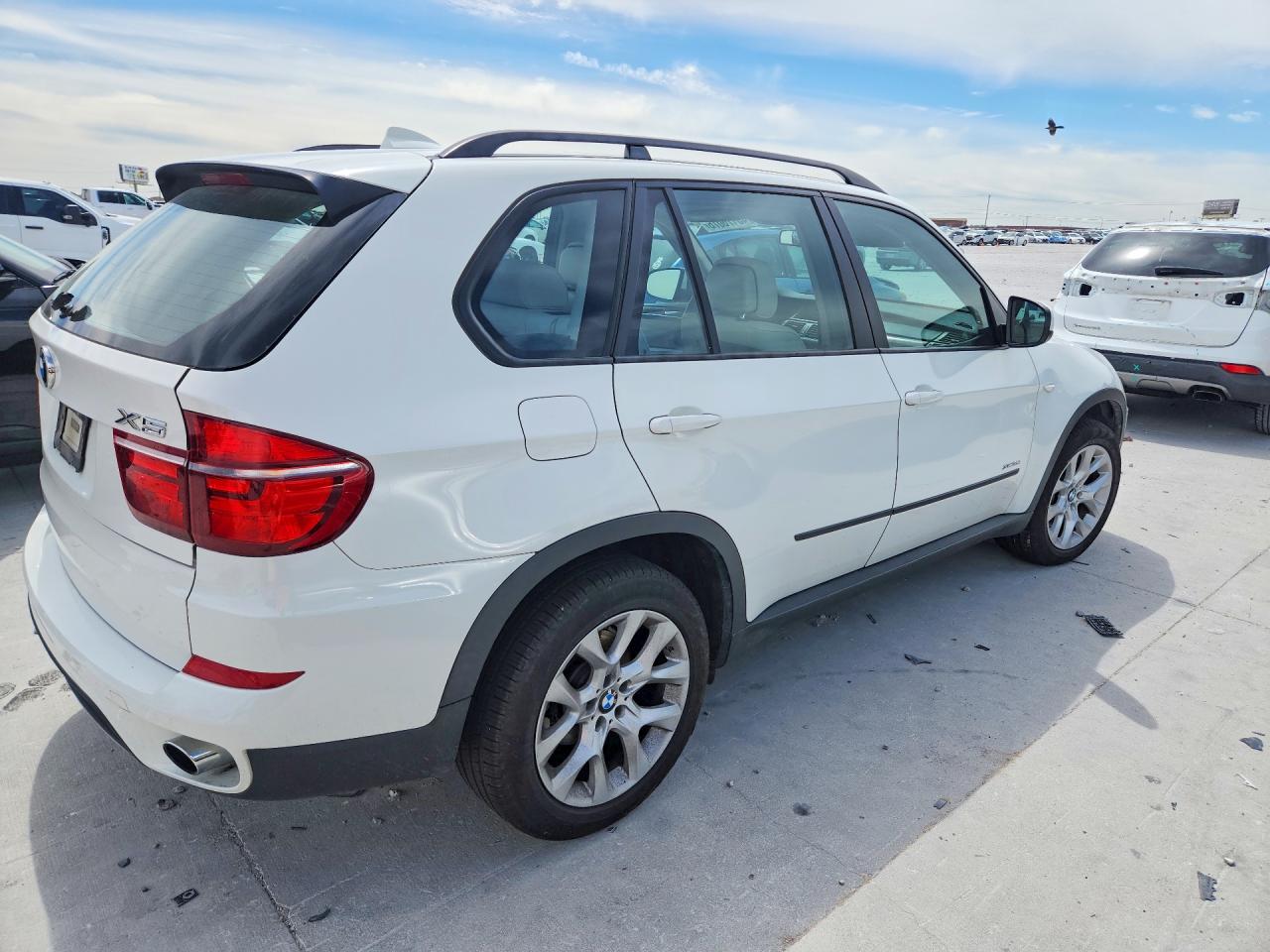 2013 Bmw X5 Xdrive35i Белый vin: 5UXZV4C59D0E05210