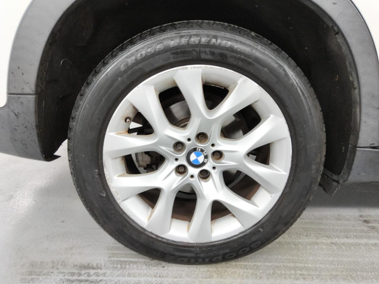2012 Bmw X5 Xdrive35i White vin: 5UXZV4C5XCL766455 Damage: Right Rear Wheel, Curb Rash, > 12 Inches