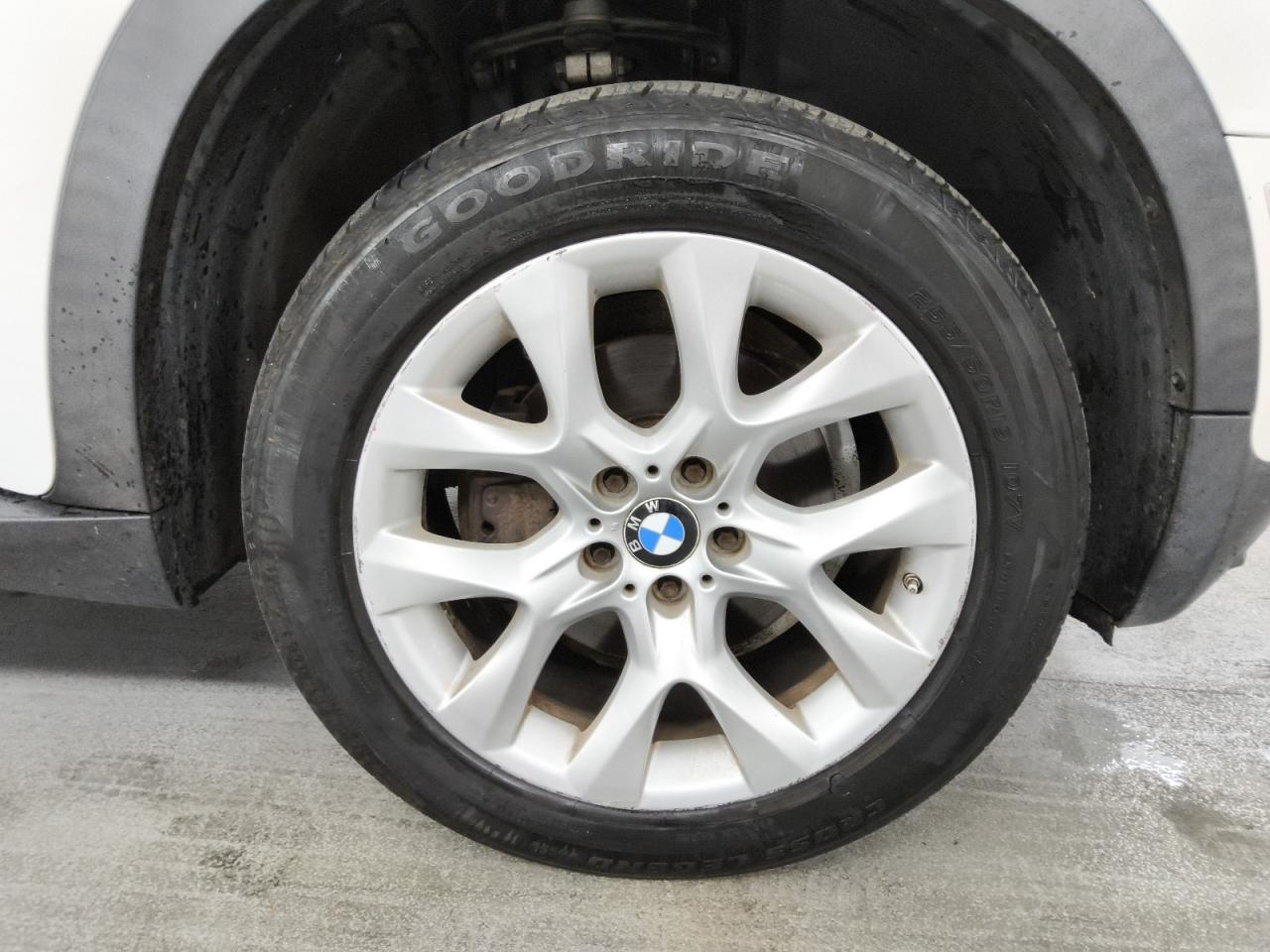 2012 Bmw X5 Xdrive35i White vin: 5UXZV4C5XCL766455 Damage: Right Front Wheel, Curb Rash, > 12 Inches