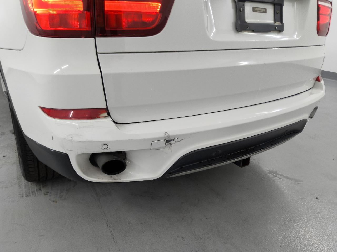 2012 Bmw X5 Xdrive35i White vin: 5UXZV4C5XCL766455 Damage: Rear Bumper, Dent(S) W/ Paint Dmg, 1 To 2 Inches