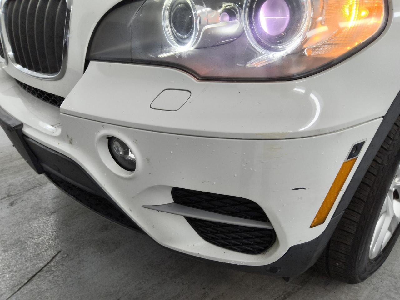 2012 Bmw X5 Xdrive35i White vin: 5UXZV4C5XCL766455 Damage: Front Bumper, Heavy Scratch, 1 To 2 Inches