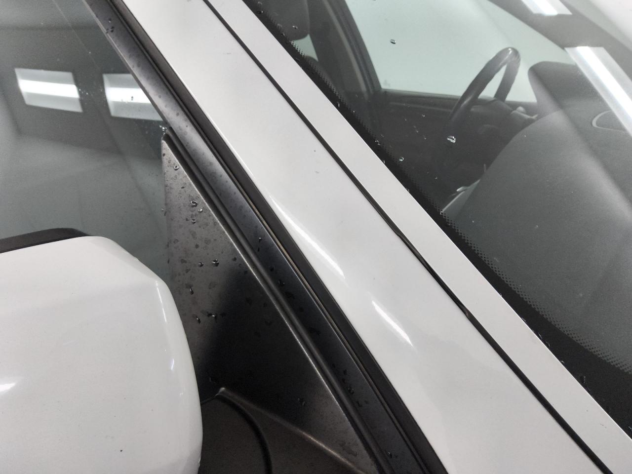2012 Bmw X5 Xdrive35i White vin: 5UXZV4C5XCL766455 Damage: Right Drip Rail, Chipped, 2
