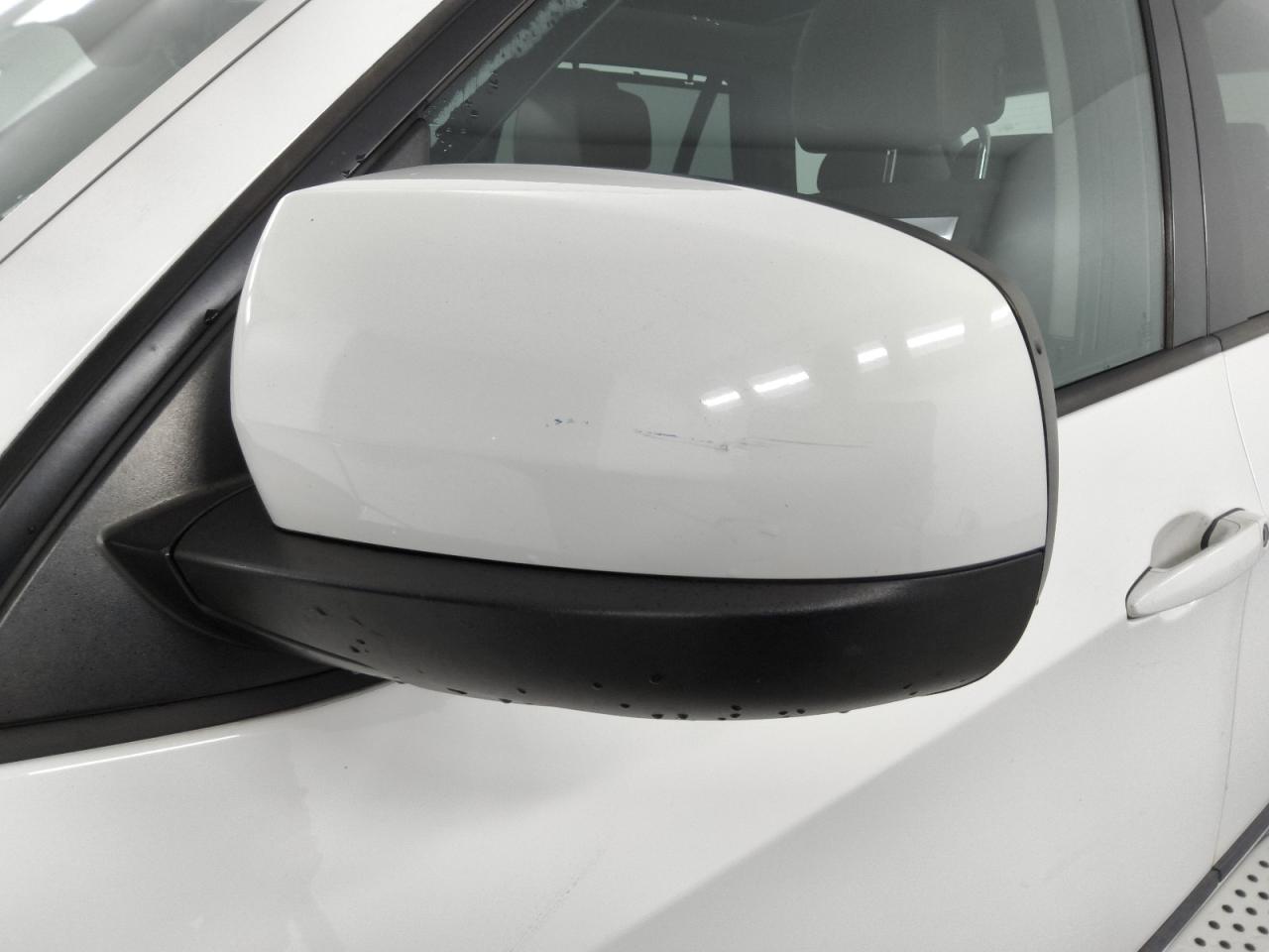 2012 Bmw X5 Xdrive35i White vin: 5UXZV4C5XCL766455 Damage: Lf Mirror Cover, Light Scratch, 2 To 3 Inches