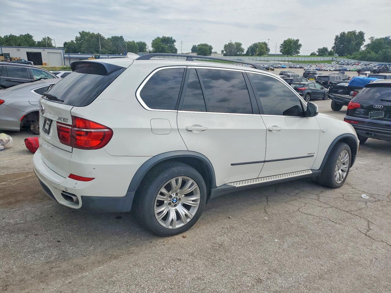 2012 Bmw X5 Xdrive50i White vin: 5UXZV8C55CL422457