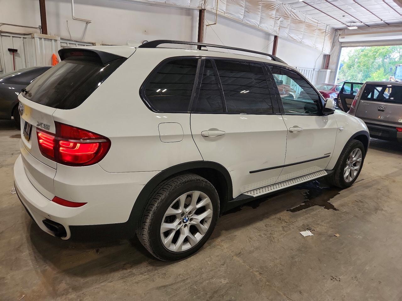 2012 Bmw X5 Xdrive50i White vin: 5UXZV8C55CL425729