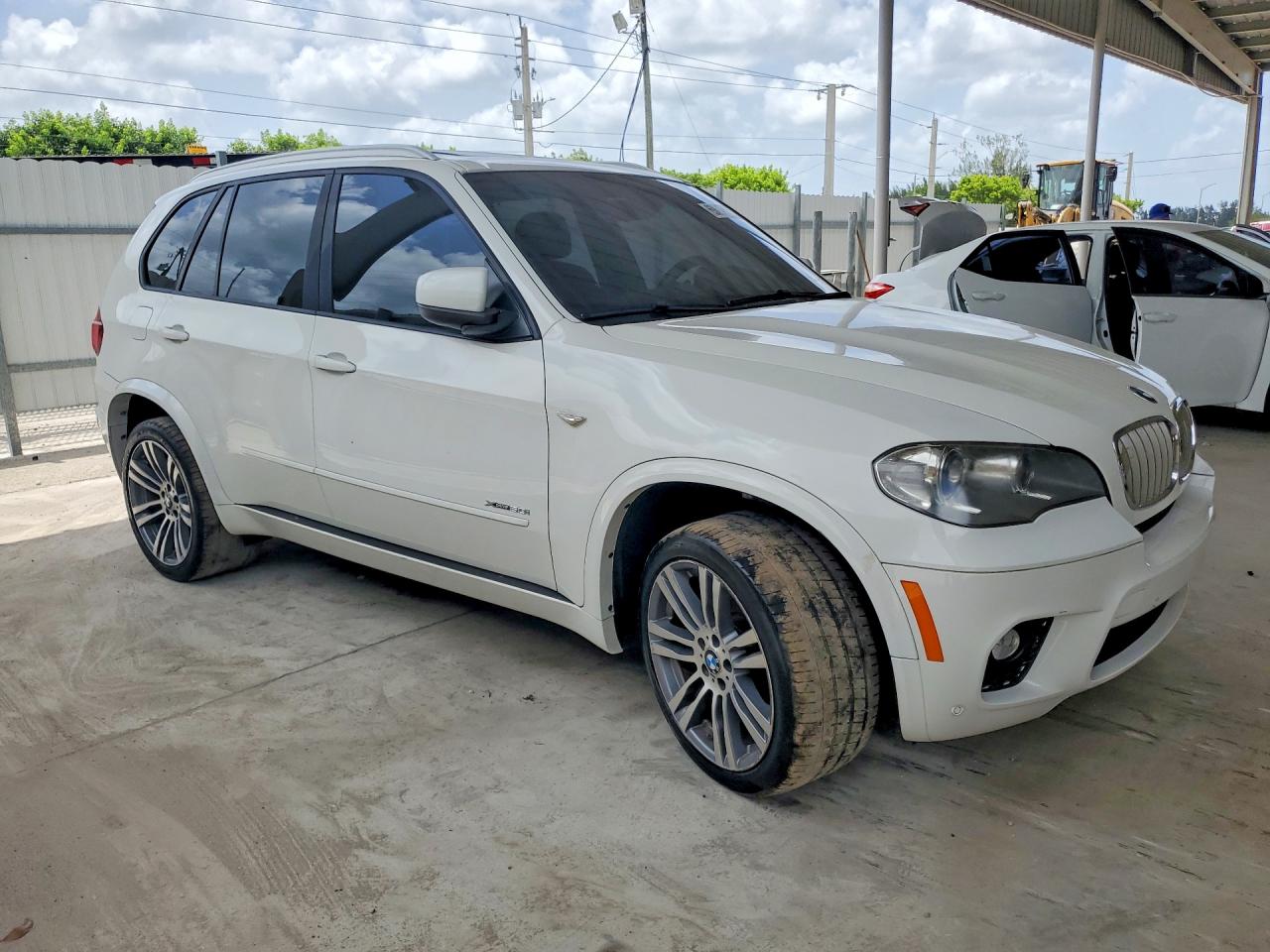 2013 Bmw X5 Xdrive50i White vin: 5UXZV8C57DL426589