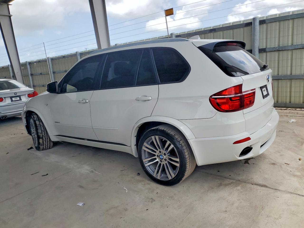 2013 Bmw X5 Xdrive50i White vin: 5UXZV8C57DL426589