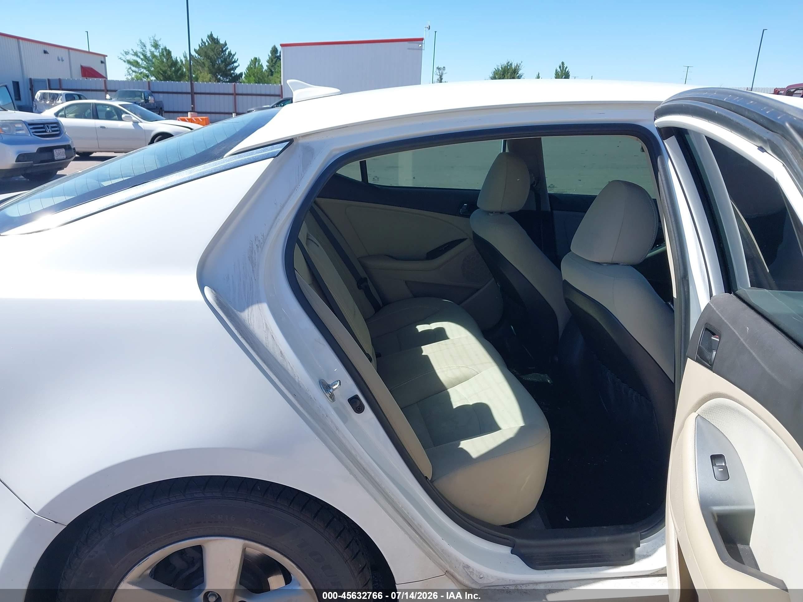 2015 Kia Optima Lx White vin: 5XXGM4A71FG366580