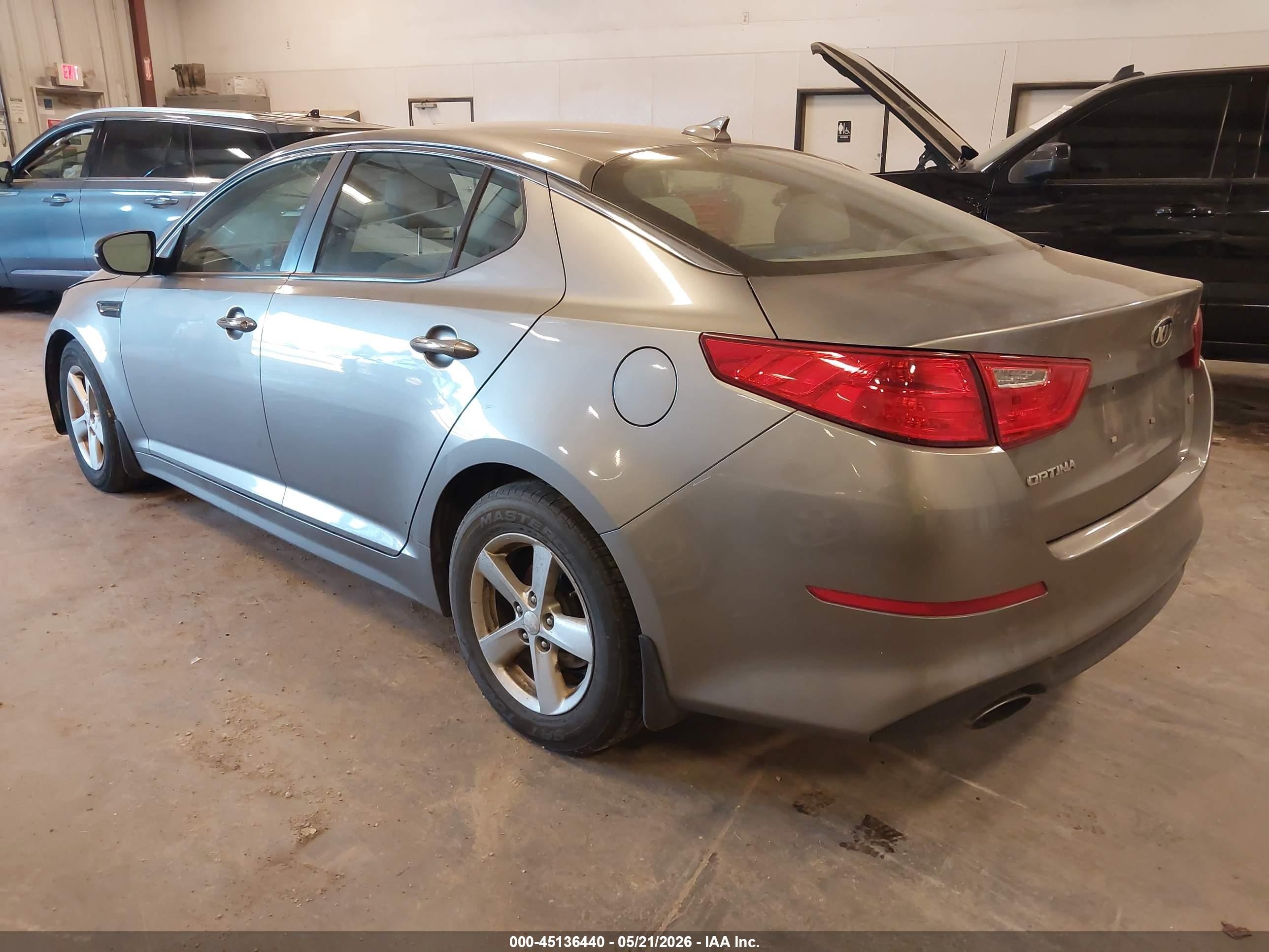 2015 Kia Optima Lx Серый vin: 5XXGM4A71FG489232