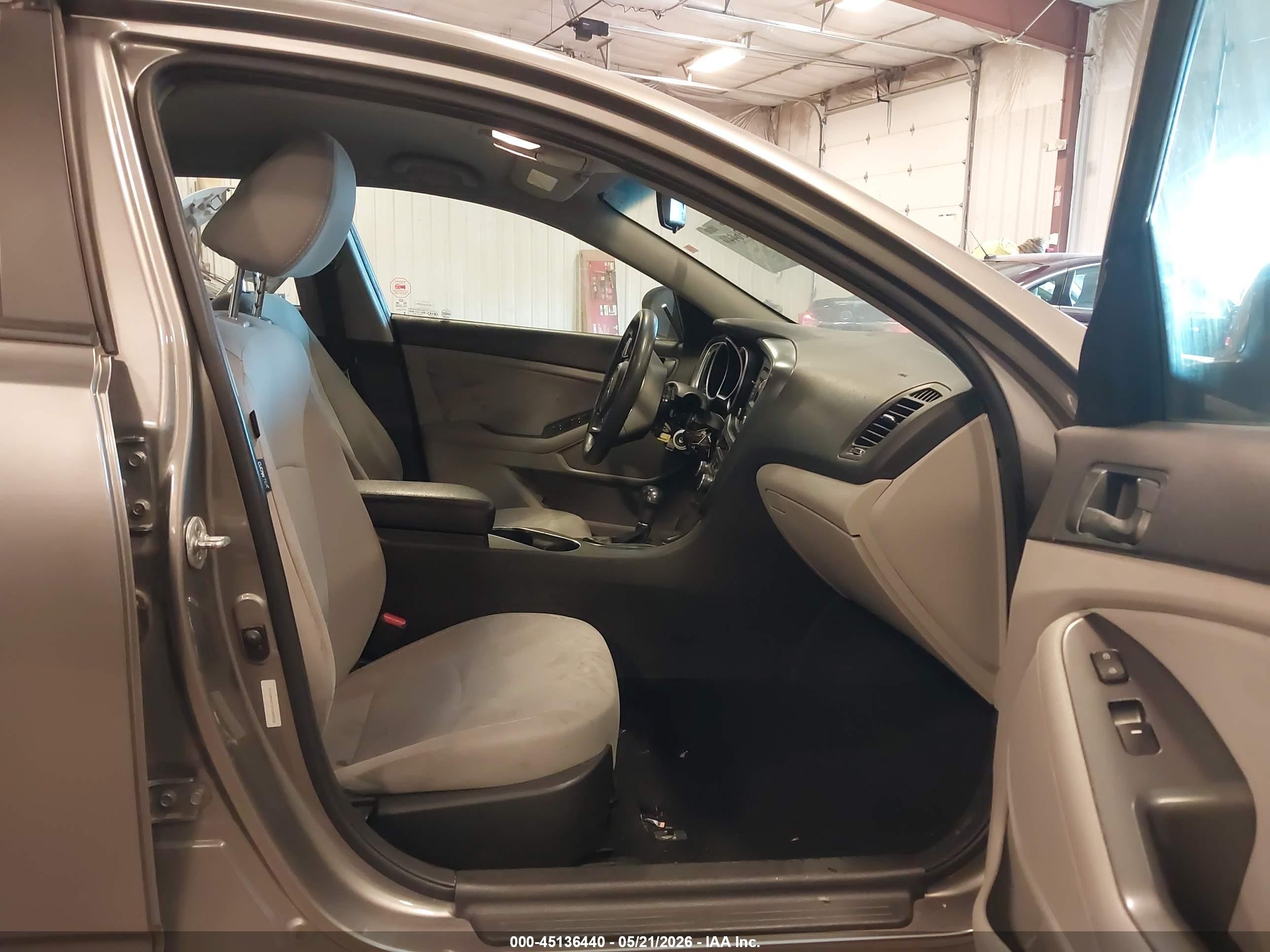 2015 Kia Optima Lx Серый vin: 5XXGM4A71FG489232
