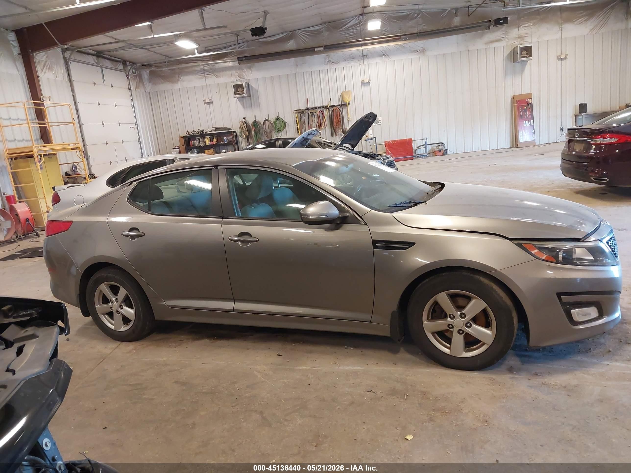 2015 Kia Optima Lx Серый vin: 5XXGM4A71FG489232