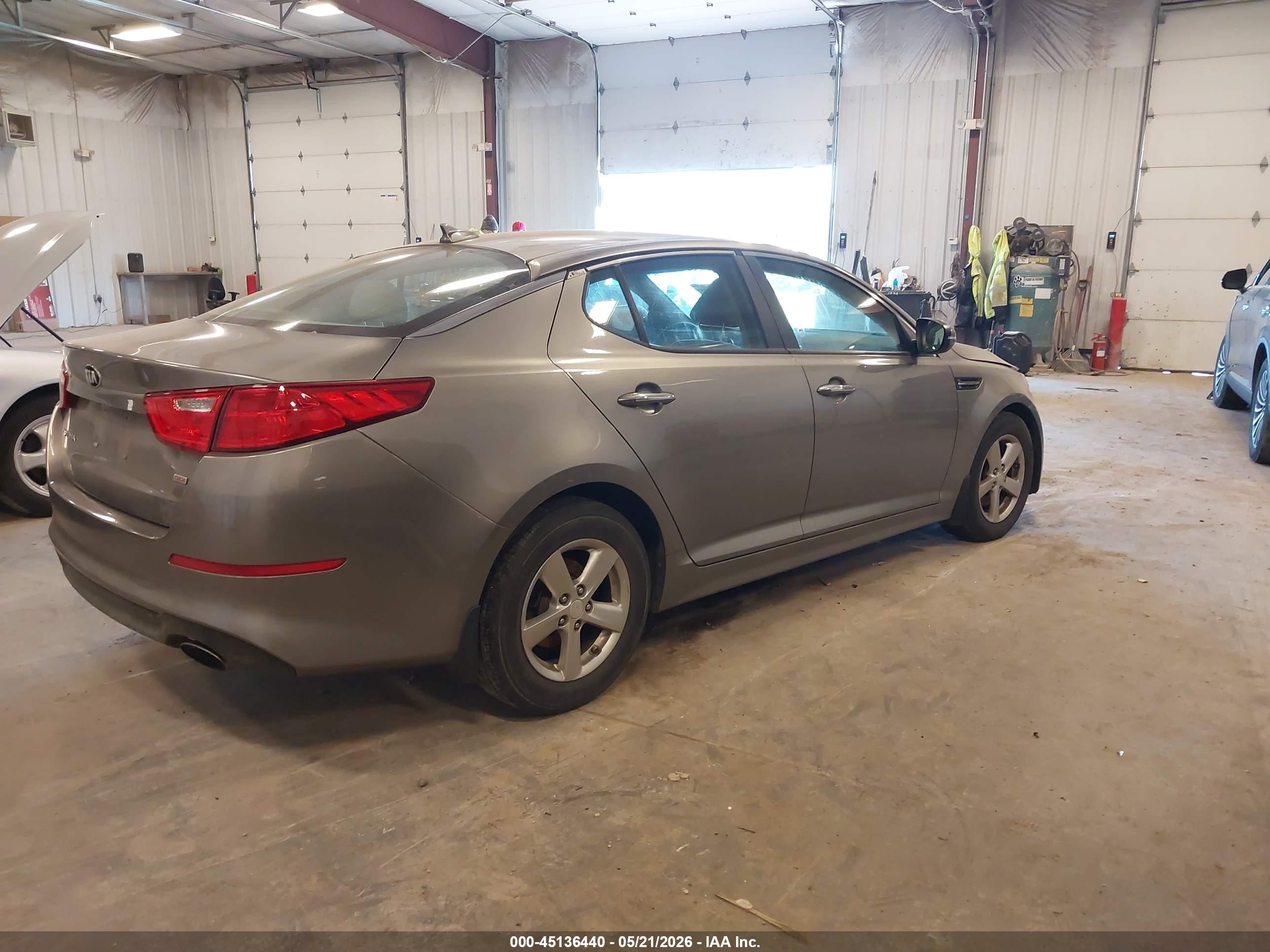 2015 Kia Optima Lx Серый vin: 5XXGM4A71FG489232