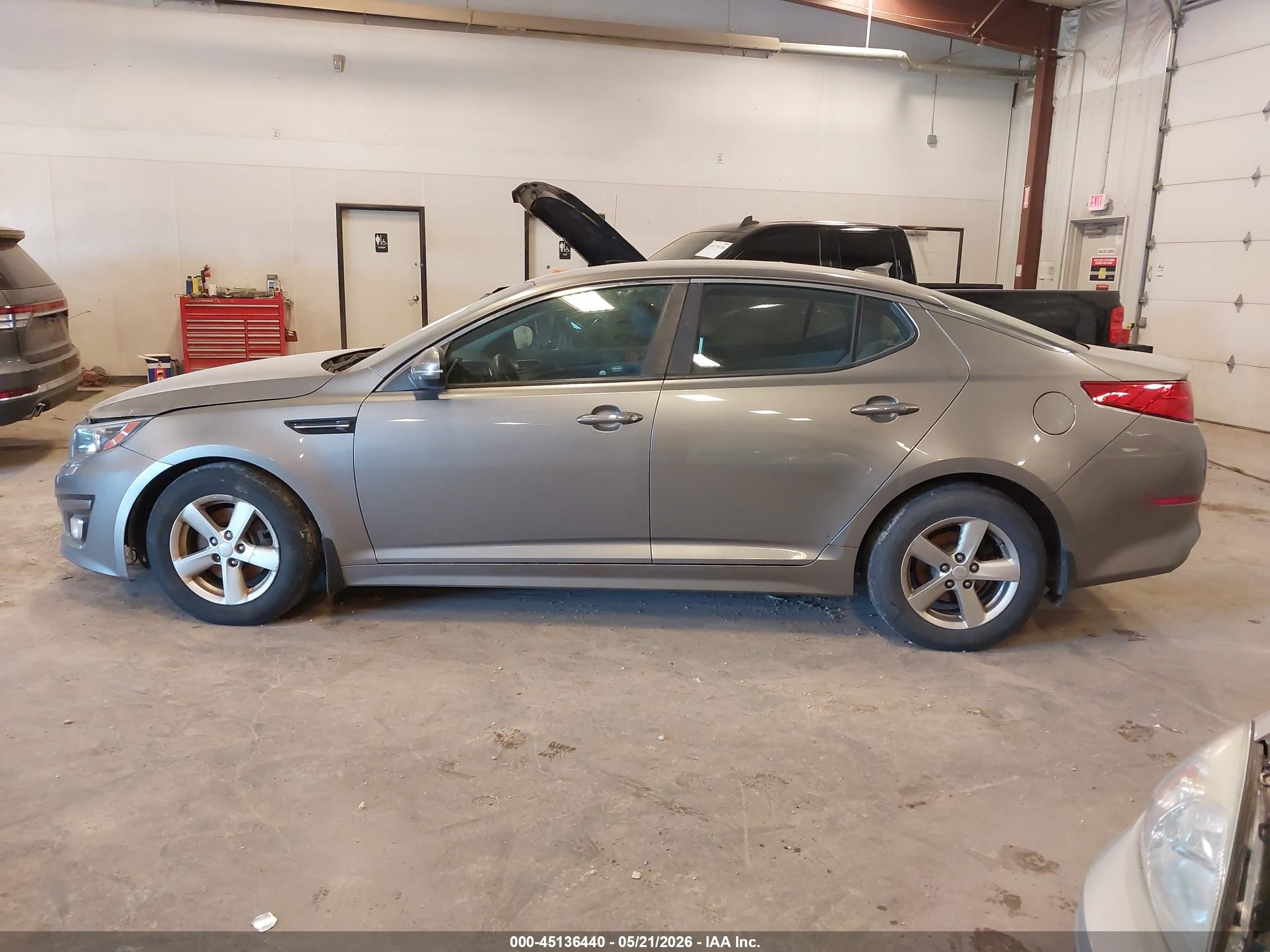 2015 Kia Optima Lx Серый vin: 5XXGM4A71FG489232
