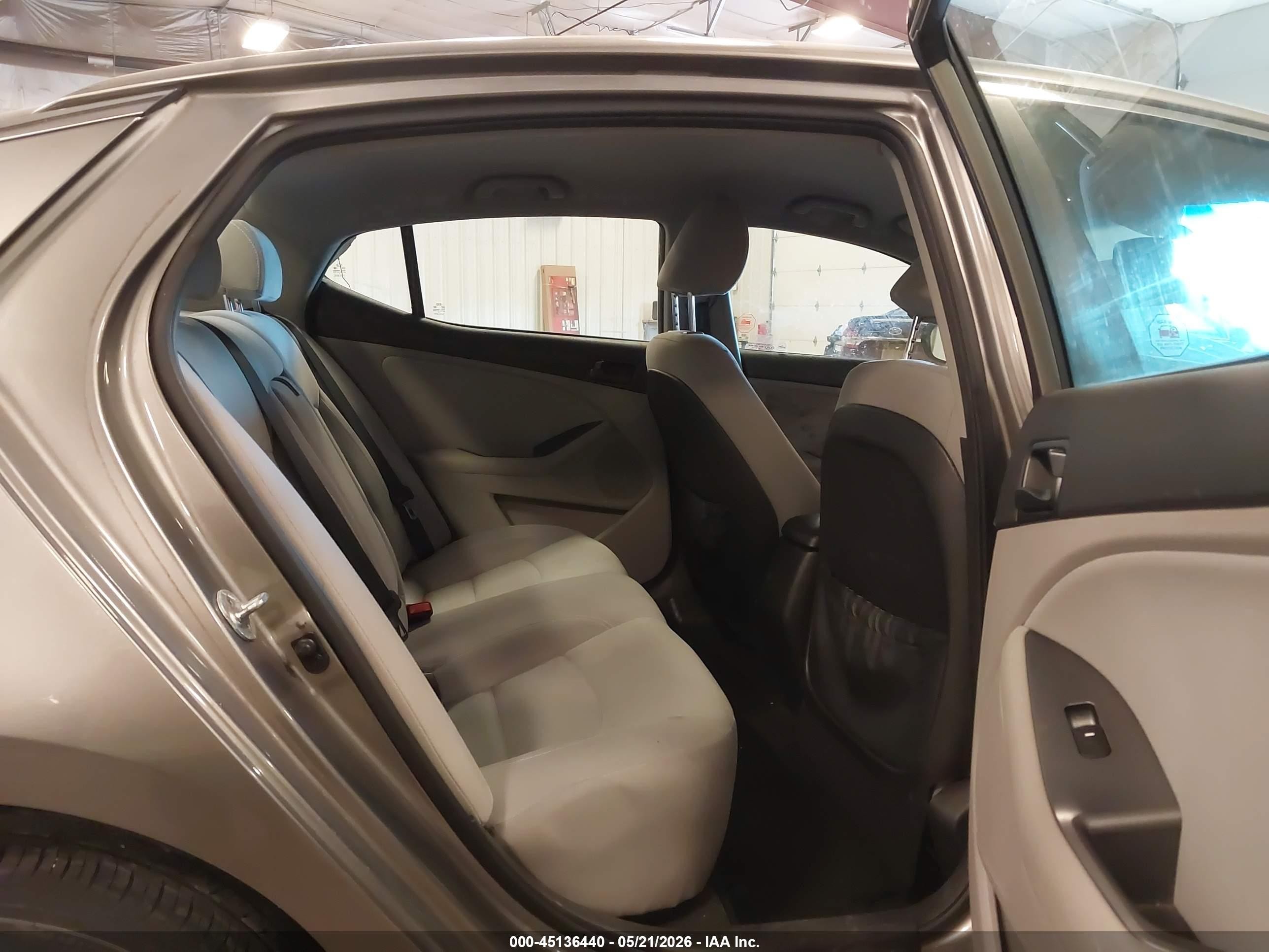 2015 Kia Optima Lx Серый vin: 5XXGM4A71FG489232