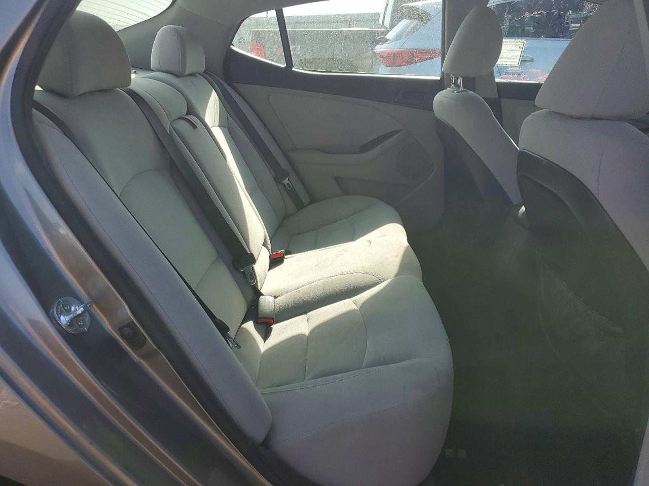 2015 Kia Optima Lx Серебряный vin: 5XXGM4A72FG451640
