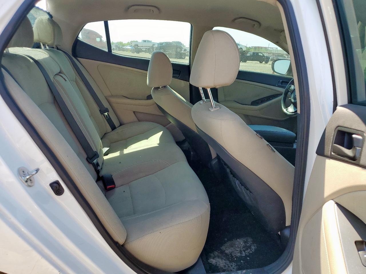 2015 Kia Optima Lx Белый vin: 5XXGM4A73FG348680