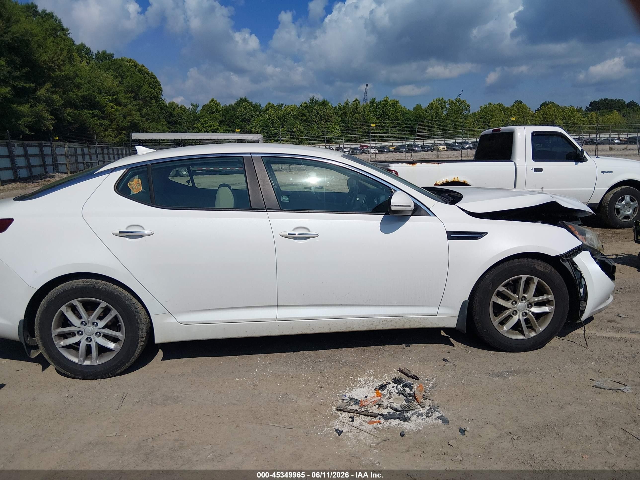 2012 Kia Optima Lx White vin: 5XXGM4A74CG047816