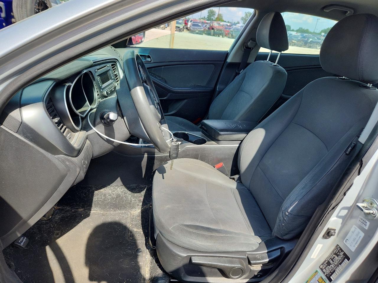 2015 Kia Optima Lx Серебряный vin: 5XXGM4A75FG452071