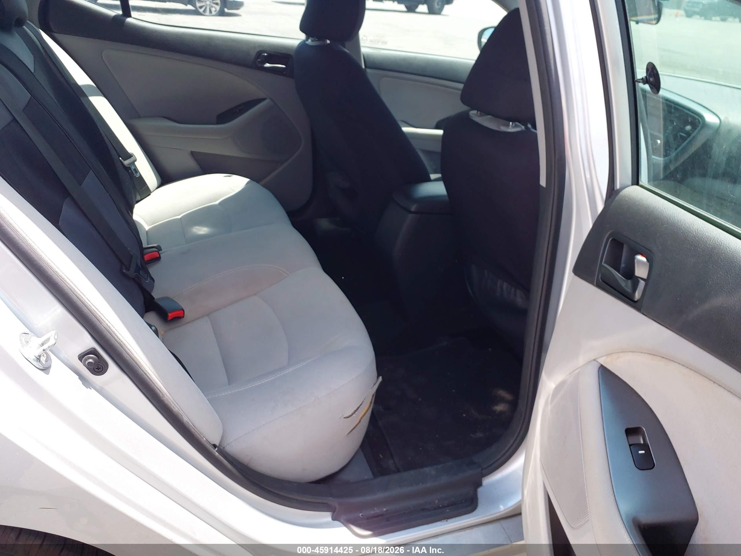 2015 Kia Optima Lx Silver vin: 5XXGM4A76FG397680