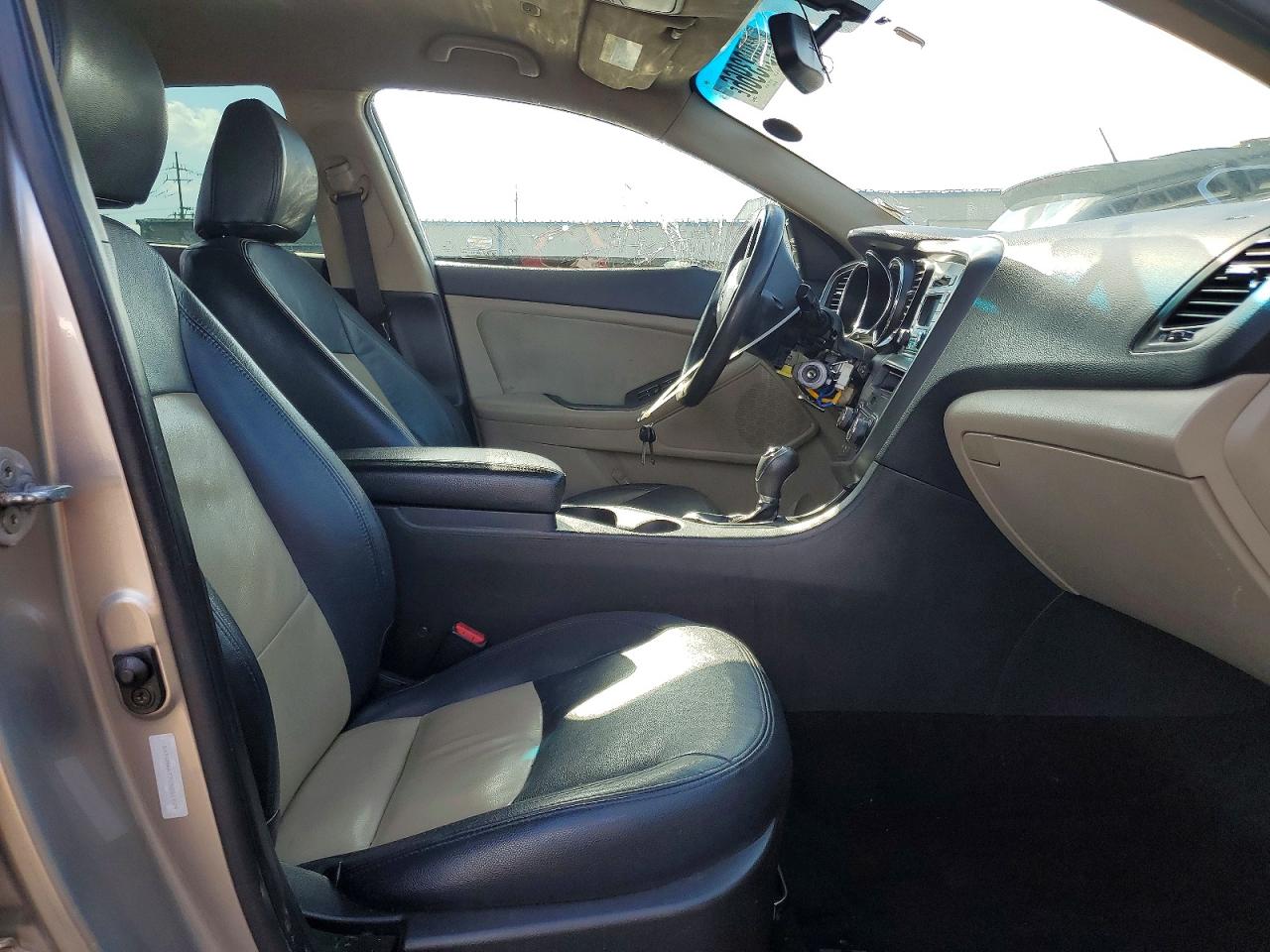 2012 Kia Optima Lx Серебряный vin: 5XXGM4A77CG051925